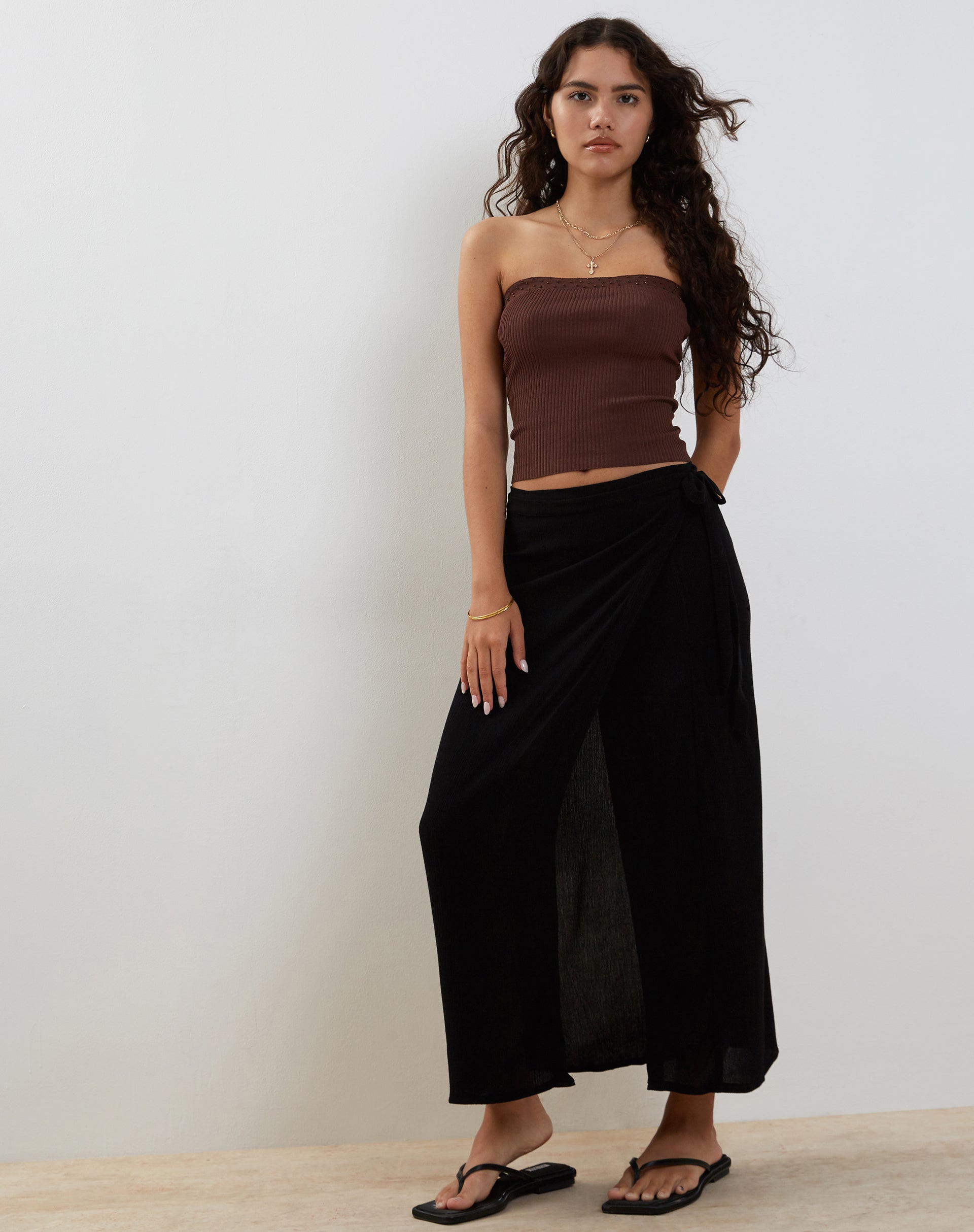 immagine di Peria Maxi Wrap Skirt in Black Crinkle