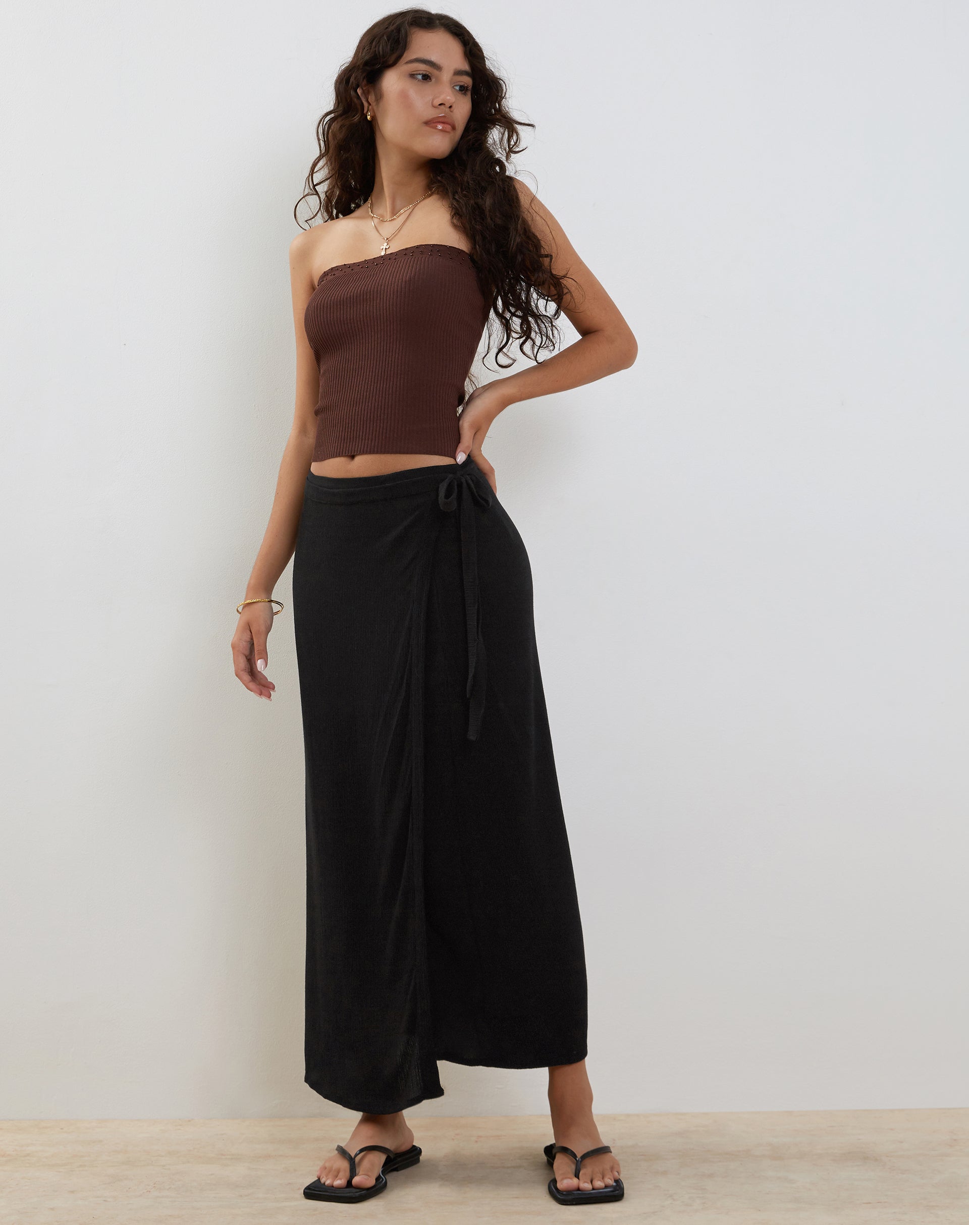 immagine di Peria Maxi Wrap Skirt in Black Crinkle