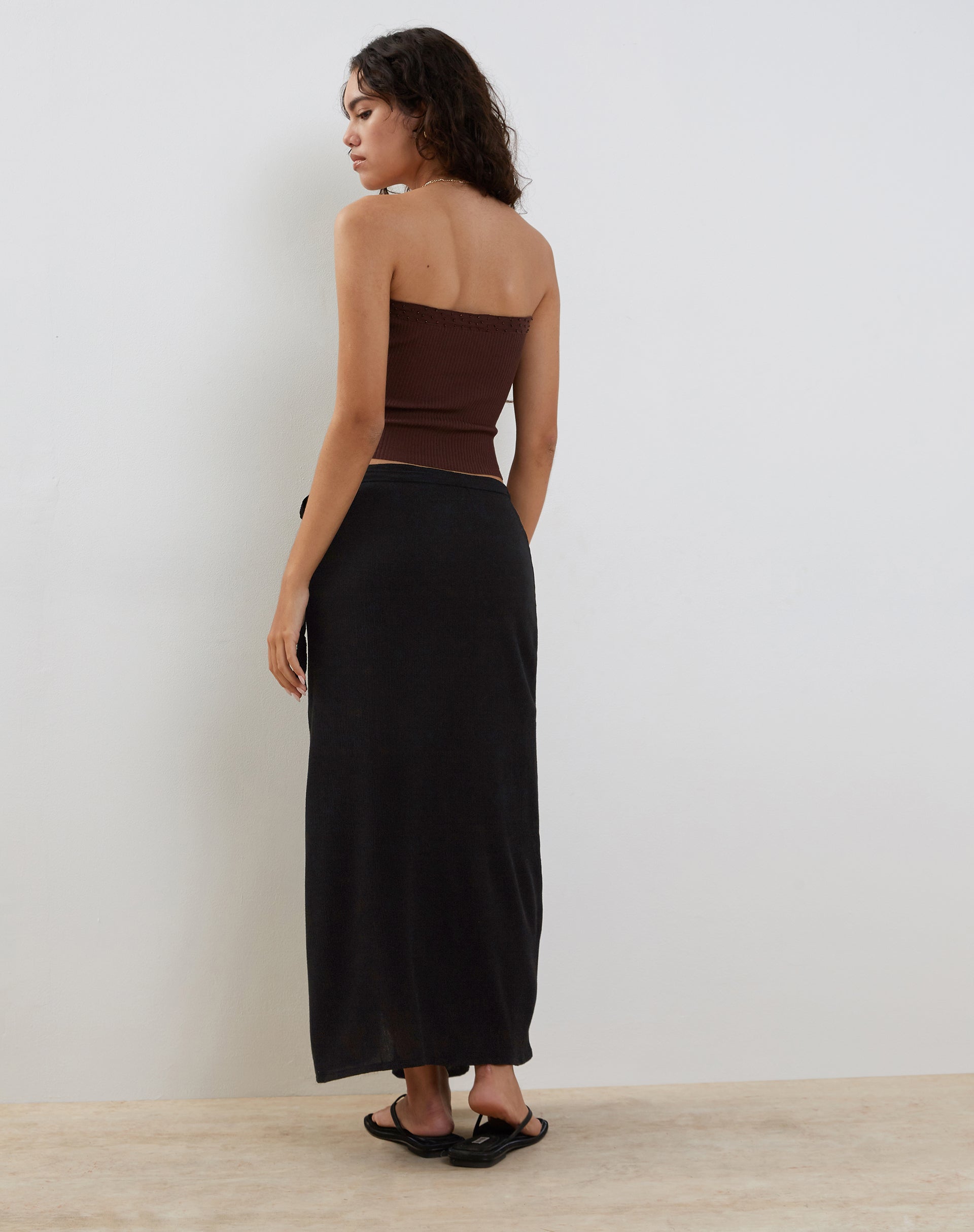 immagine di Peria Maxi Wrap Skirt in Black Crinkle