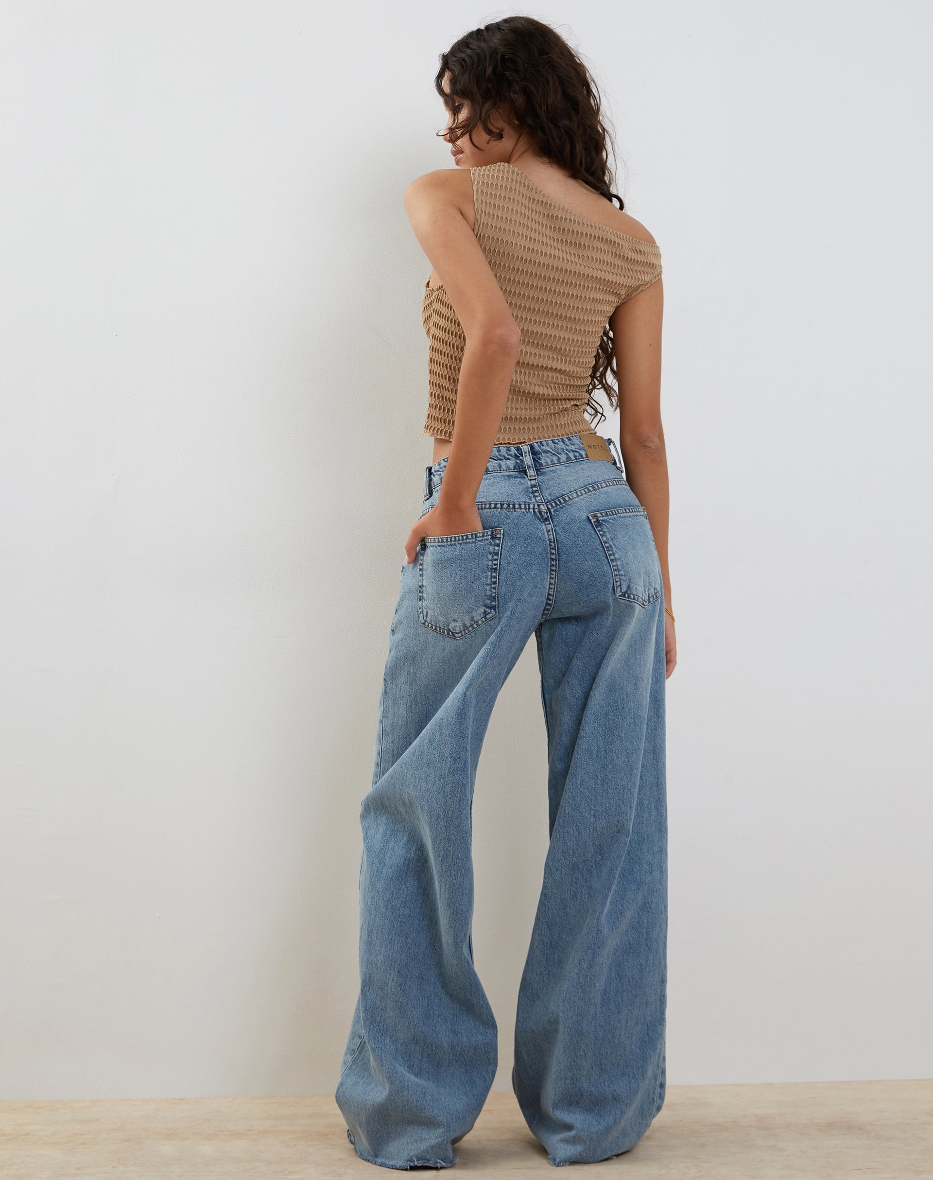 immagine di Peyton One Shoulder Waffle Knit Top in Avena