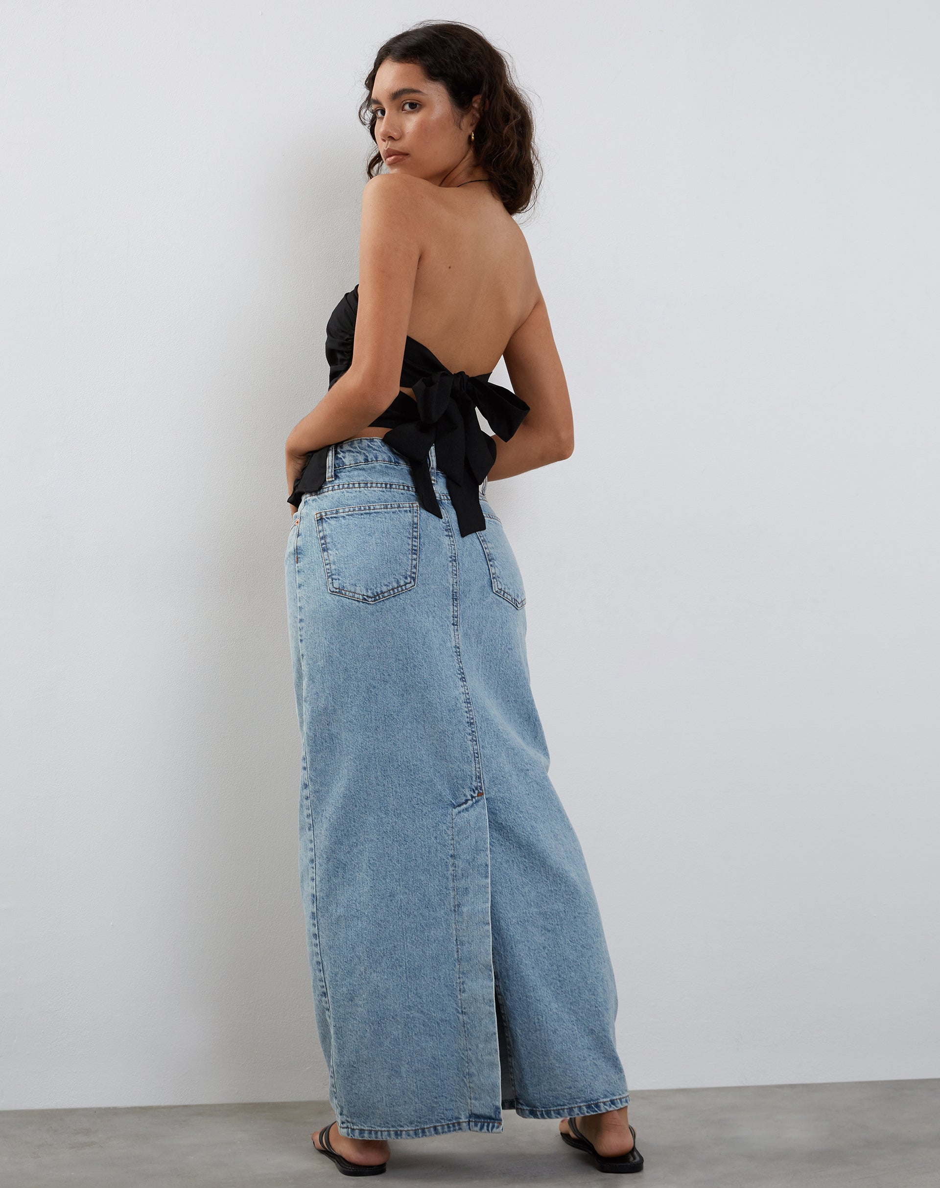 Immagine di Tahari Tie Back Longline Tube Top in nero