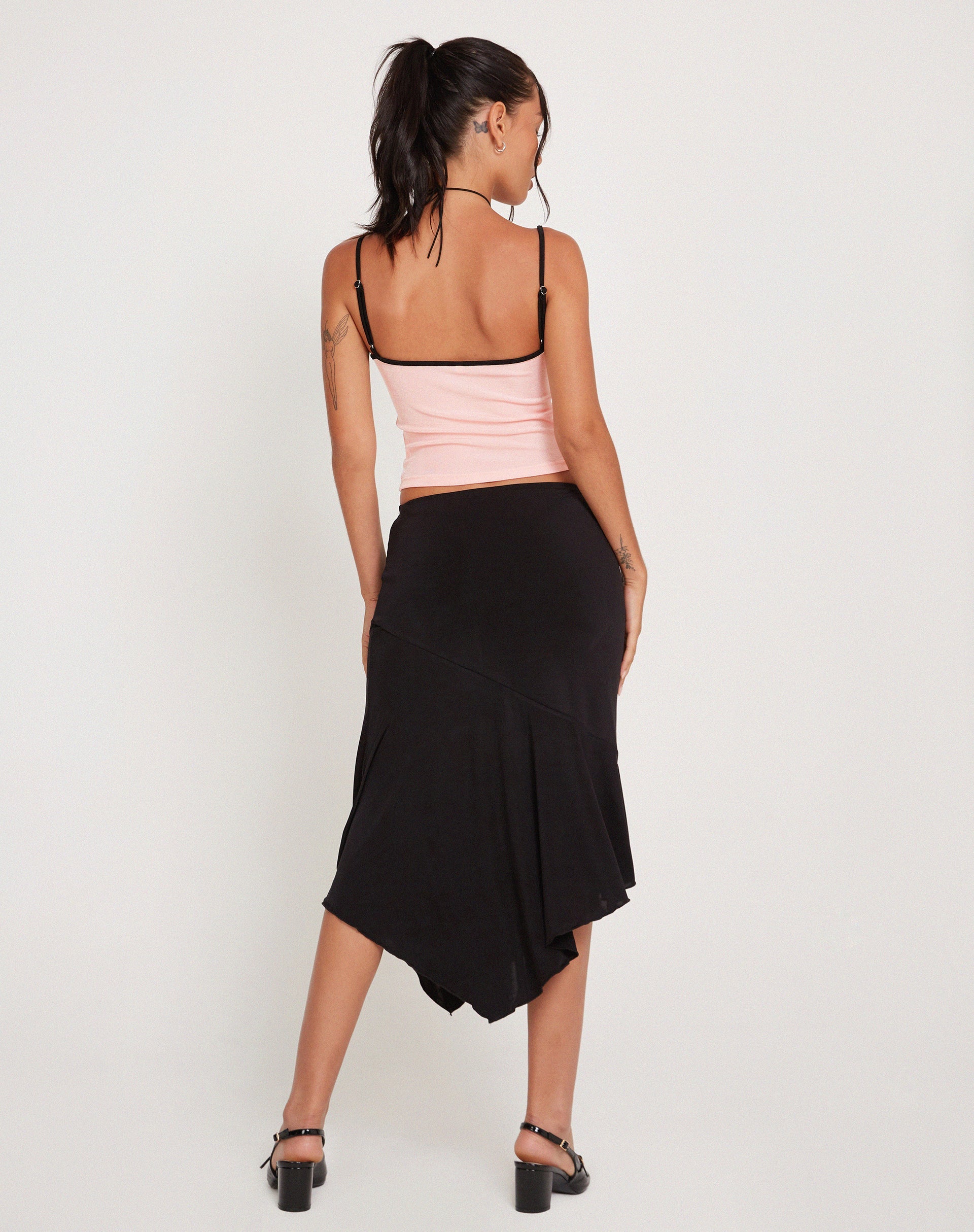 Immagine di Talasi Crop Top in rosa pallido con rilegatura nera