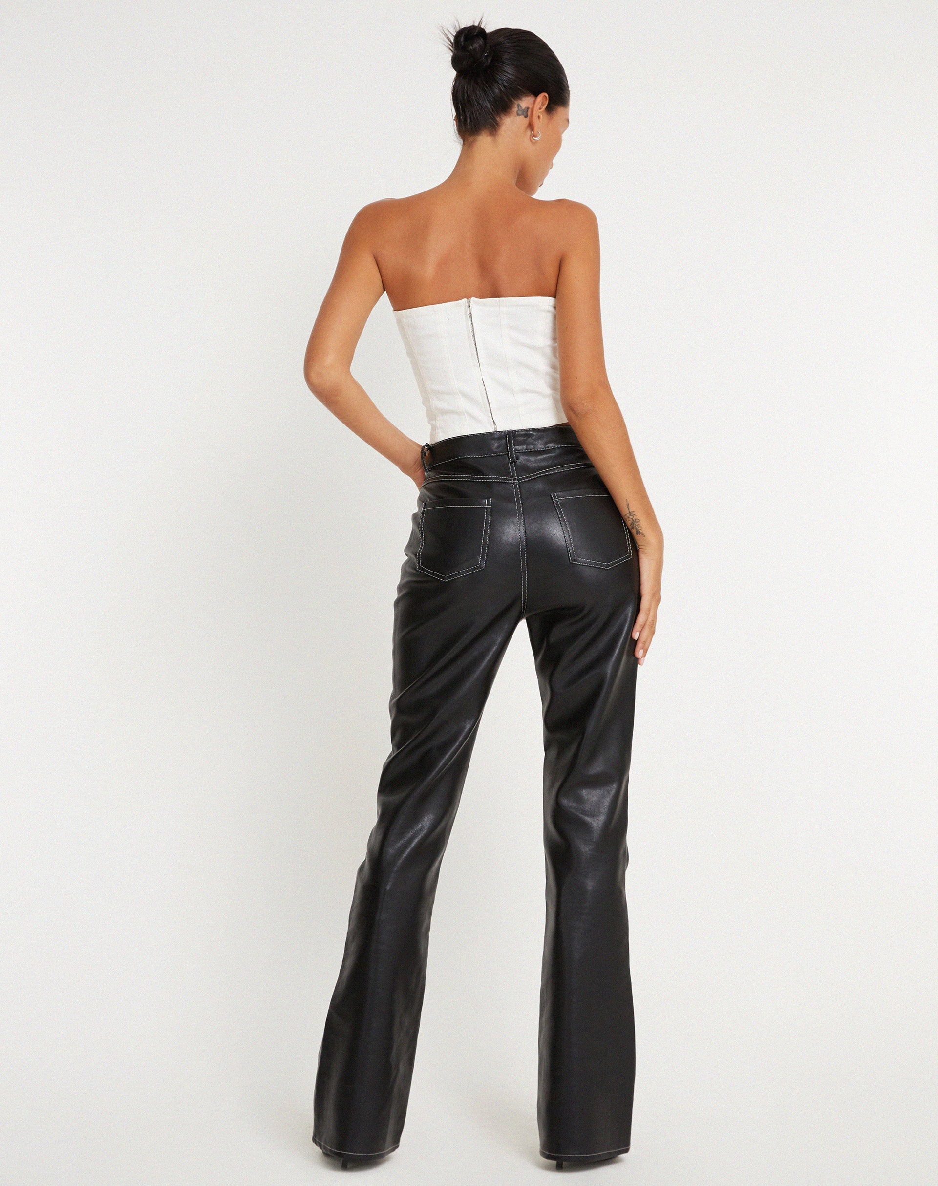 Immagine di Zorea Pantalone in PU nero con cuciture bianche