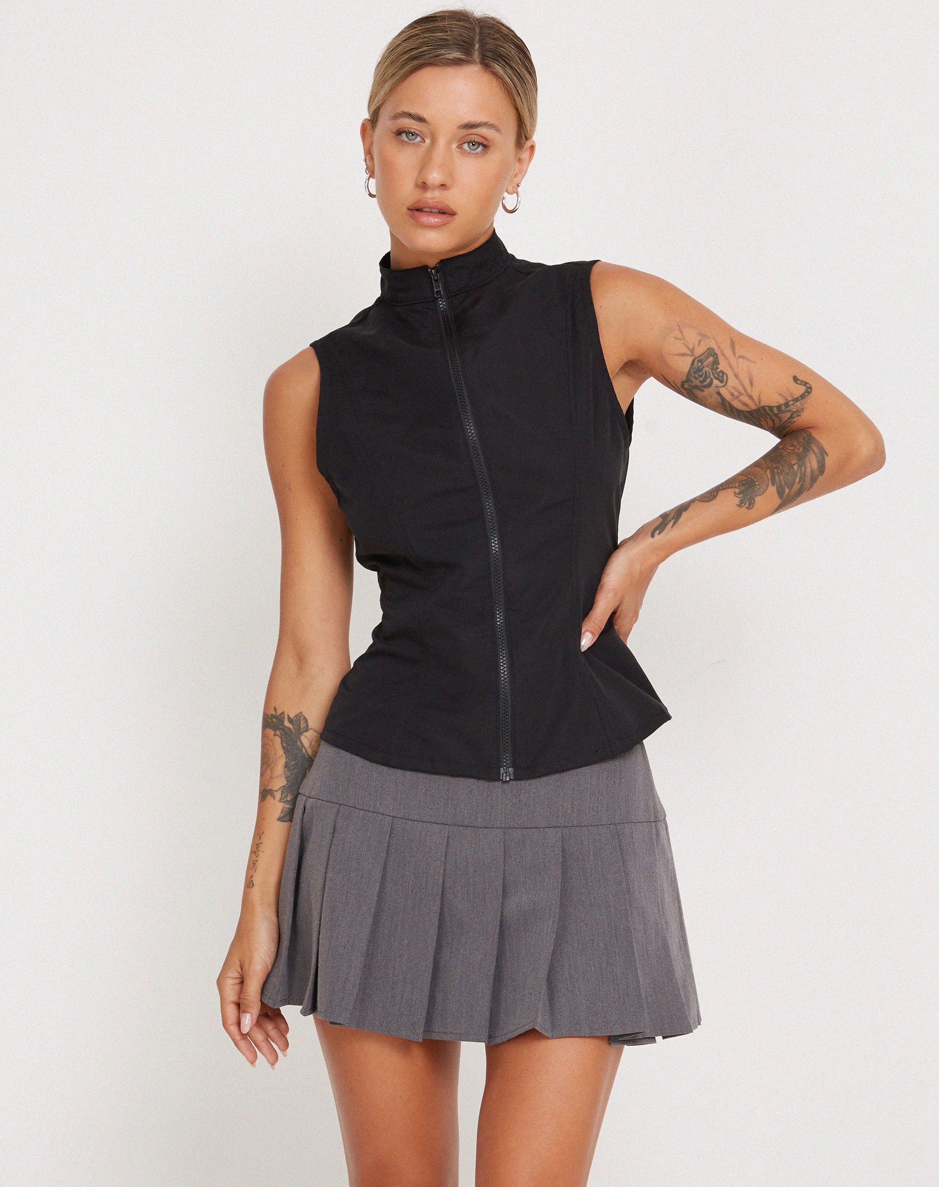 immagine di Rilyn Zip Up Vest Top in nero