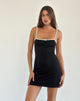 Immagine di Riniko Mini Dress in nero con rilegatura in bianco