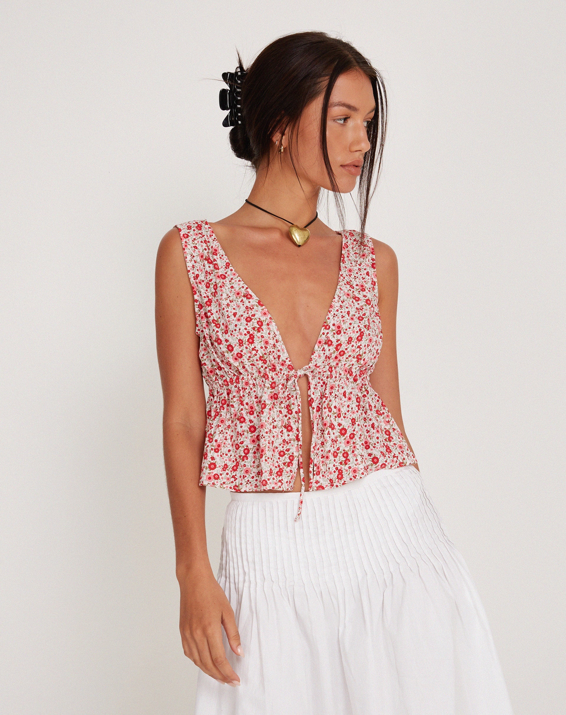 Immagine di Rolia Tie Front Top in Ditsy Floral Blush Red