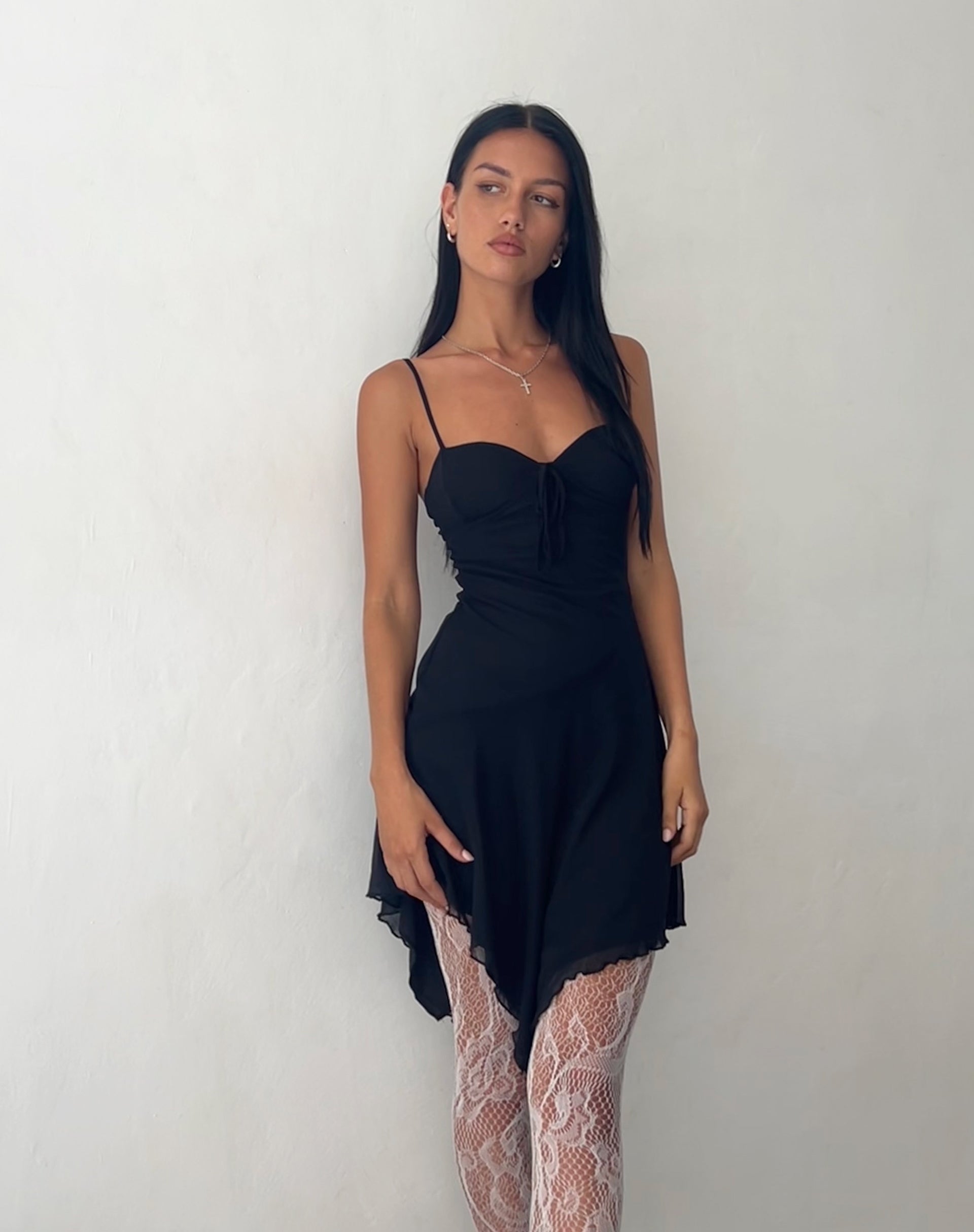 Immagine di Romily Mini abito a rete nero con laccetti sul davanti