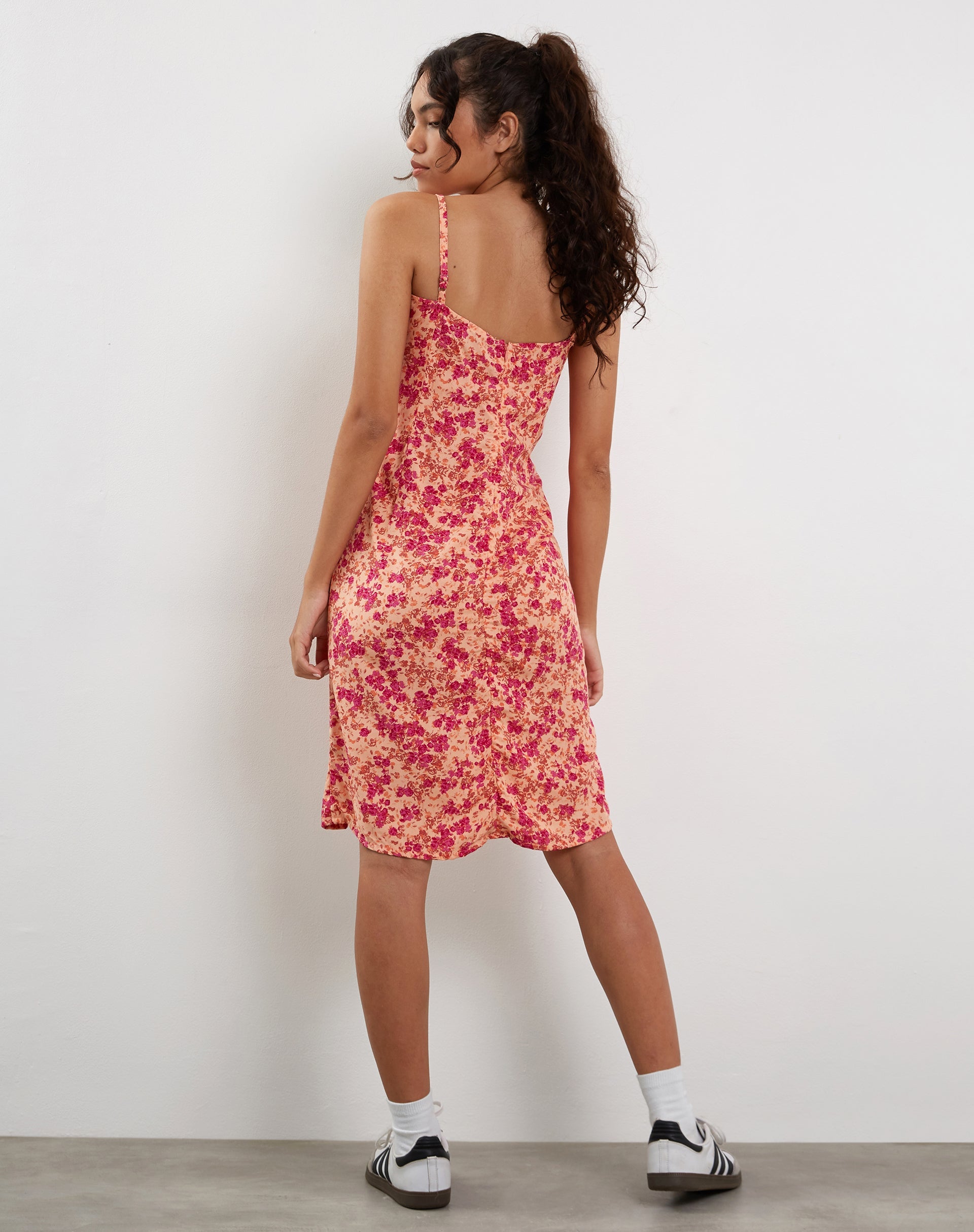 Immagine di Ronsha Midi Dress in Dark Wild Flower Cantalupo
