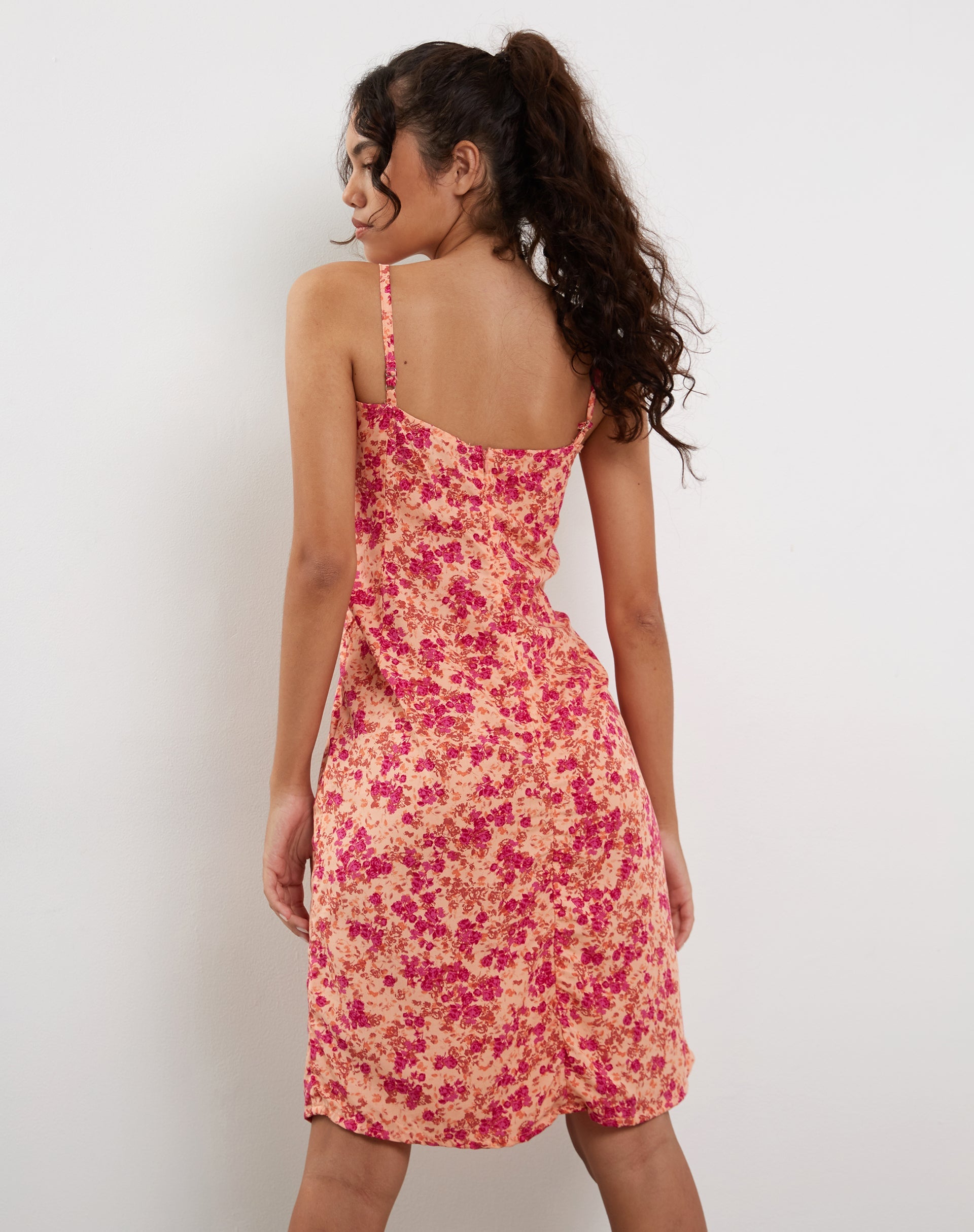 Immagine di Ronsha Midi Dress in Dark Wild Flower Cantalupo