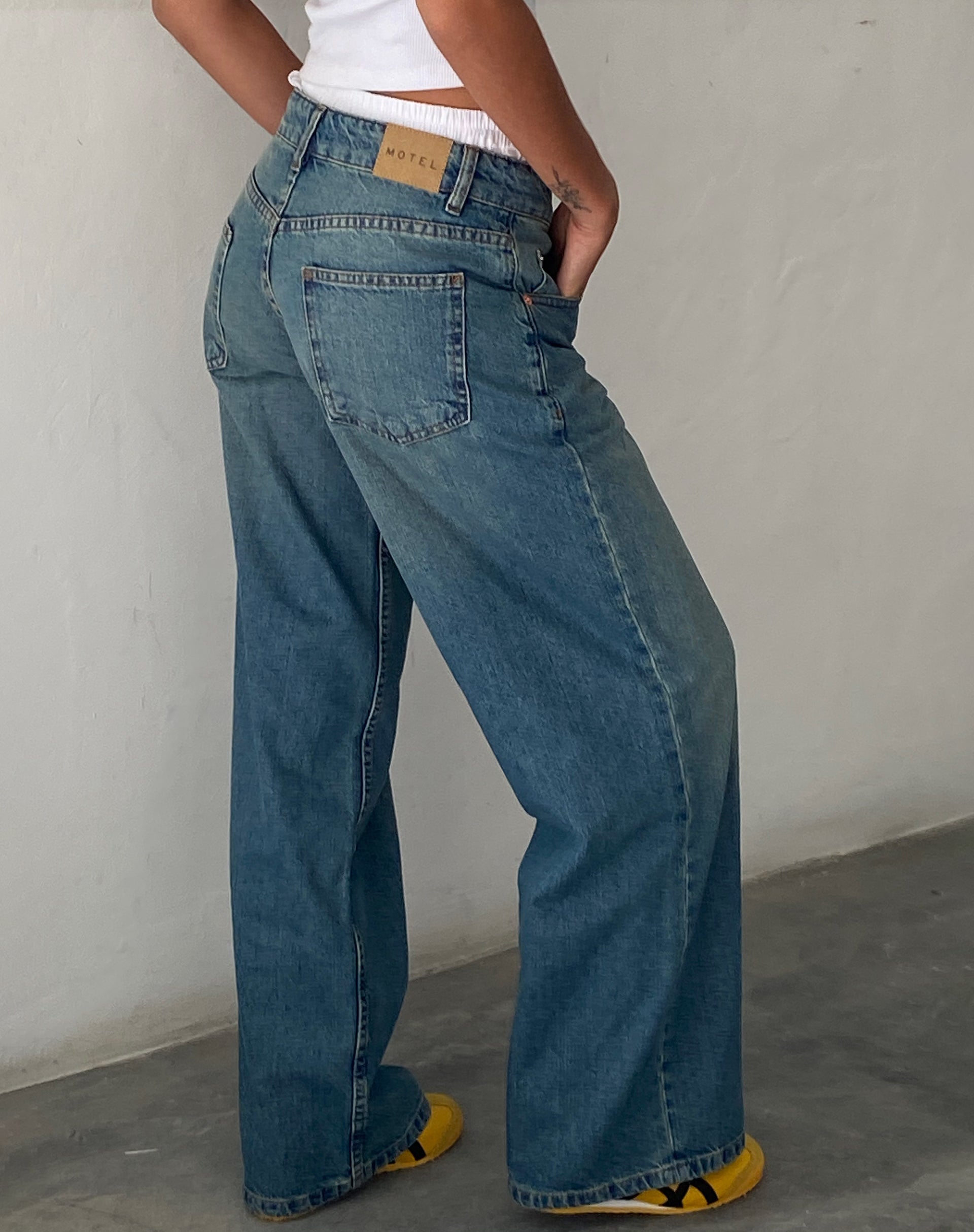 immagine di Jeans Roomy Extra Wide a vita bassa in blu vintage verde