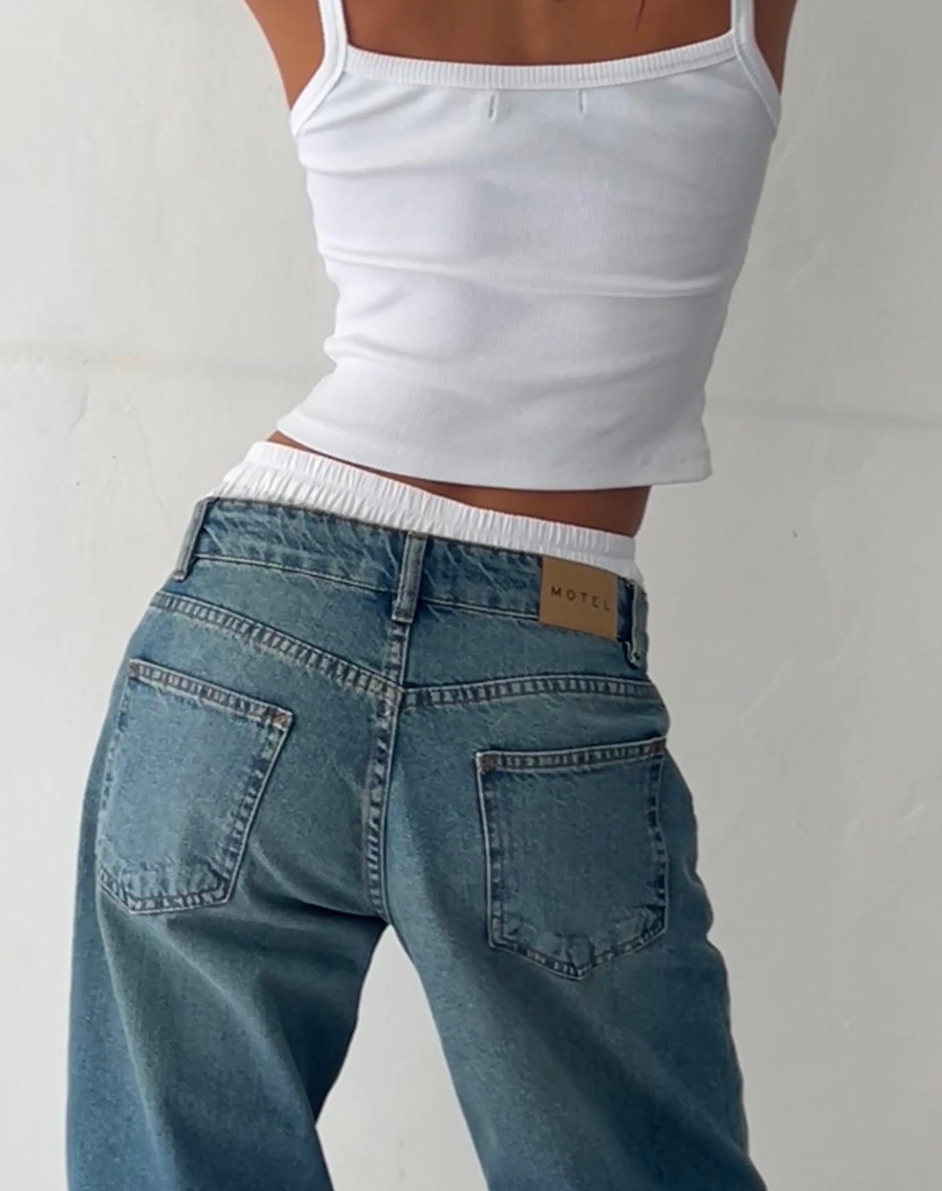 immagine di Jeans Roomy Extra Wide a vita bassa in blu vintage verde
