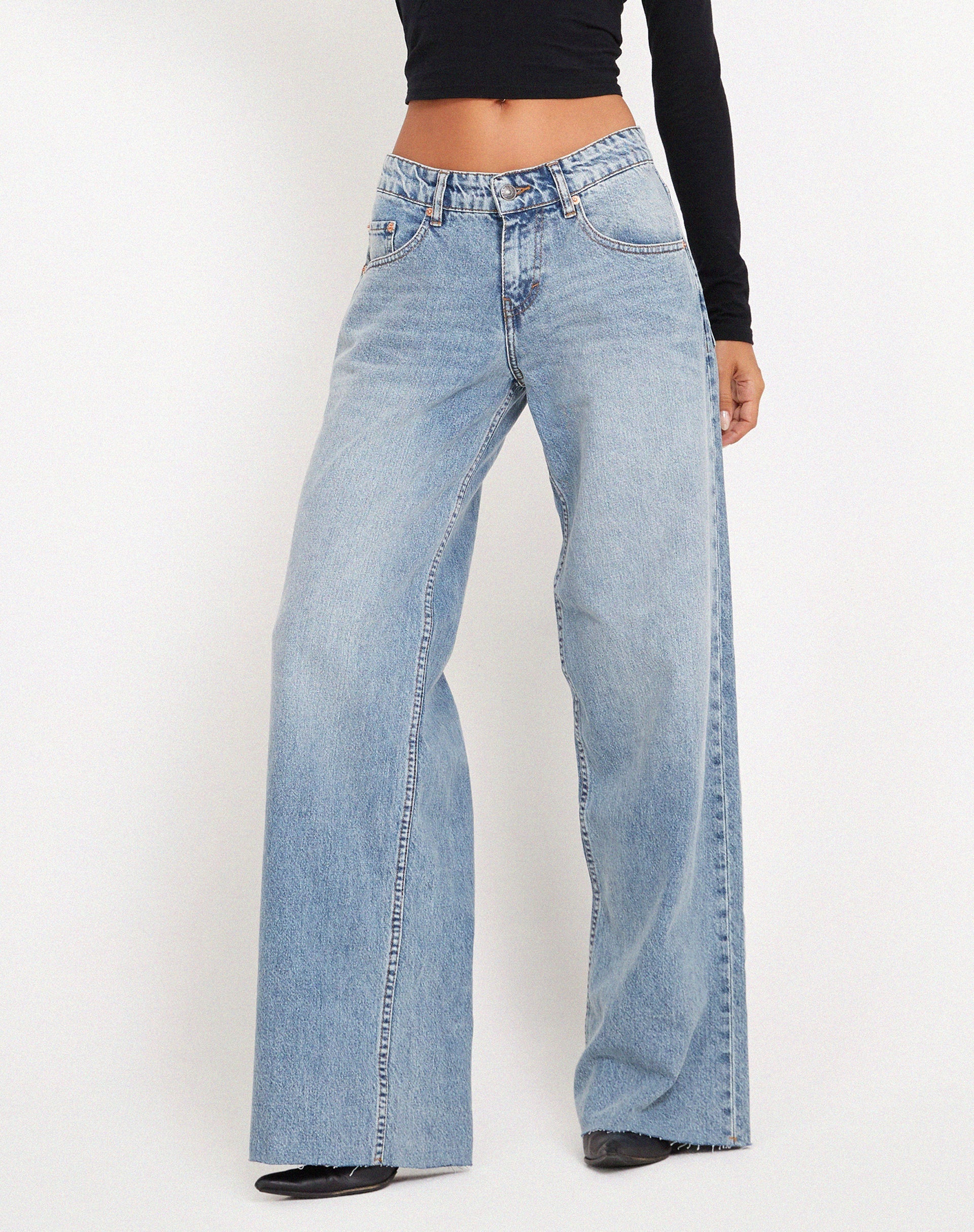 Immagine di Roomy Extra Wide Raw Hem Jeans in Vintage Blue Wash