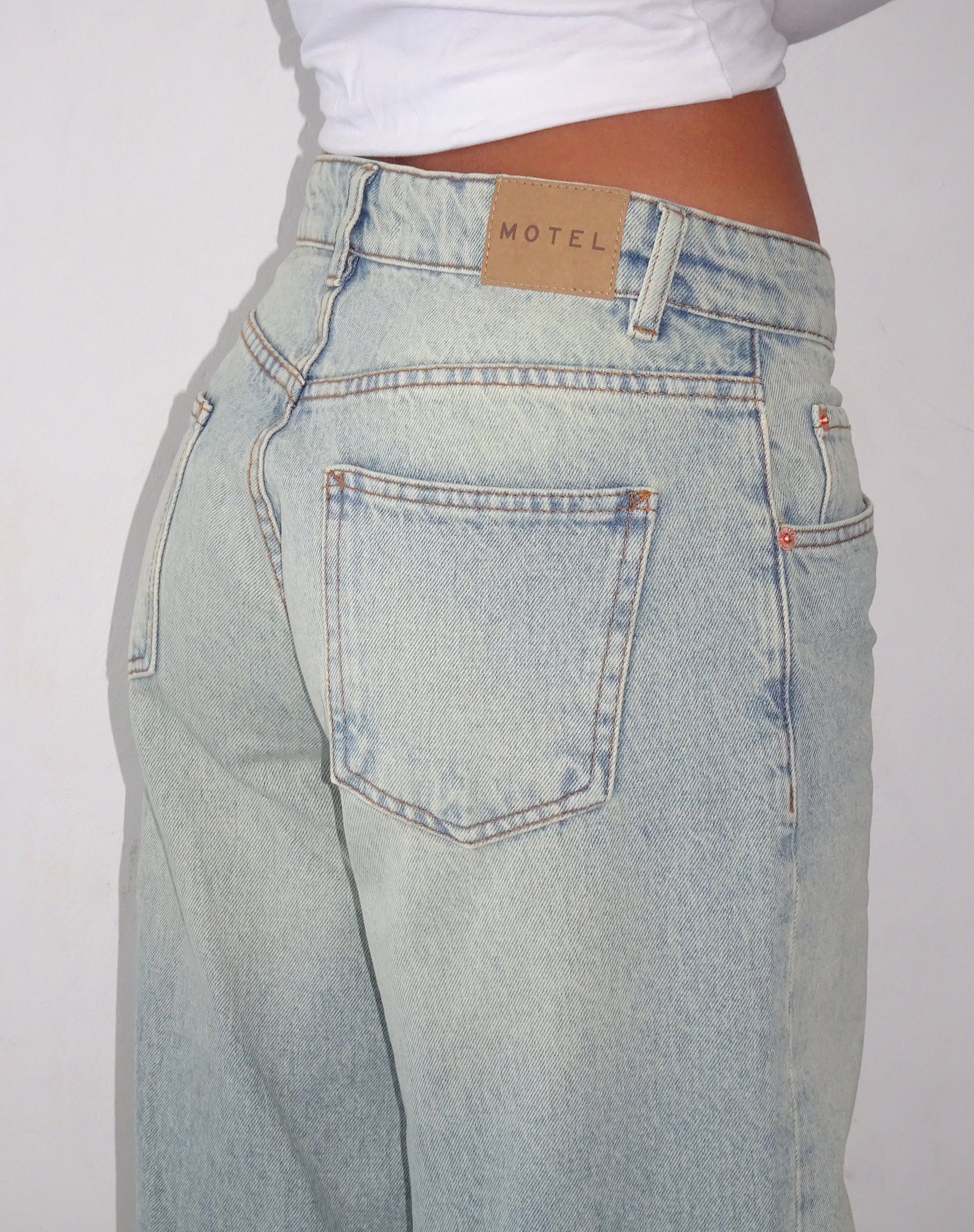 Immagine dei jeans Roomy Extra Wide a vita bassa con lavaggio Super Bleached