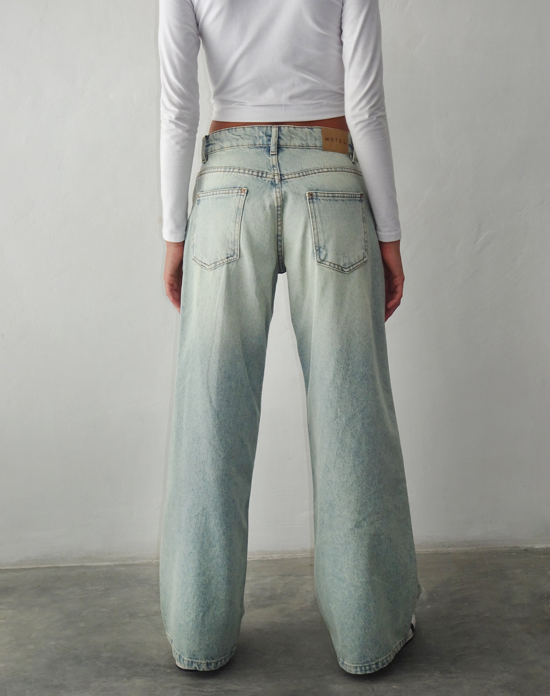 Immagine dei jeans Roomy Extra Wide a vita bassa con lavaggio Super Bleached