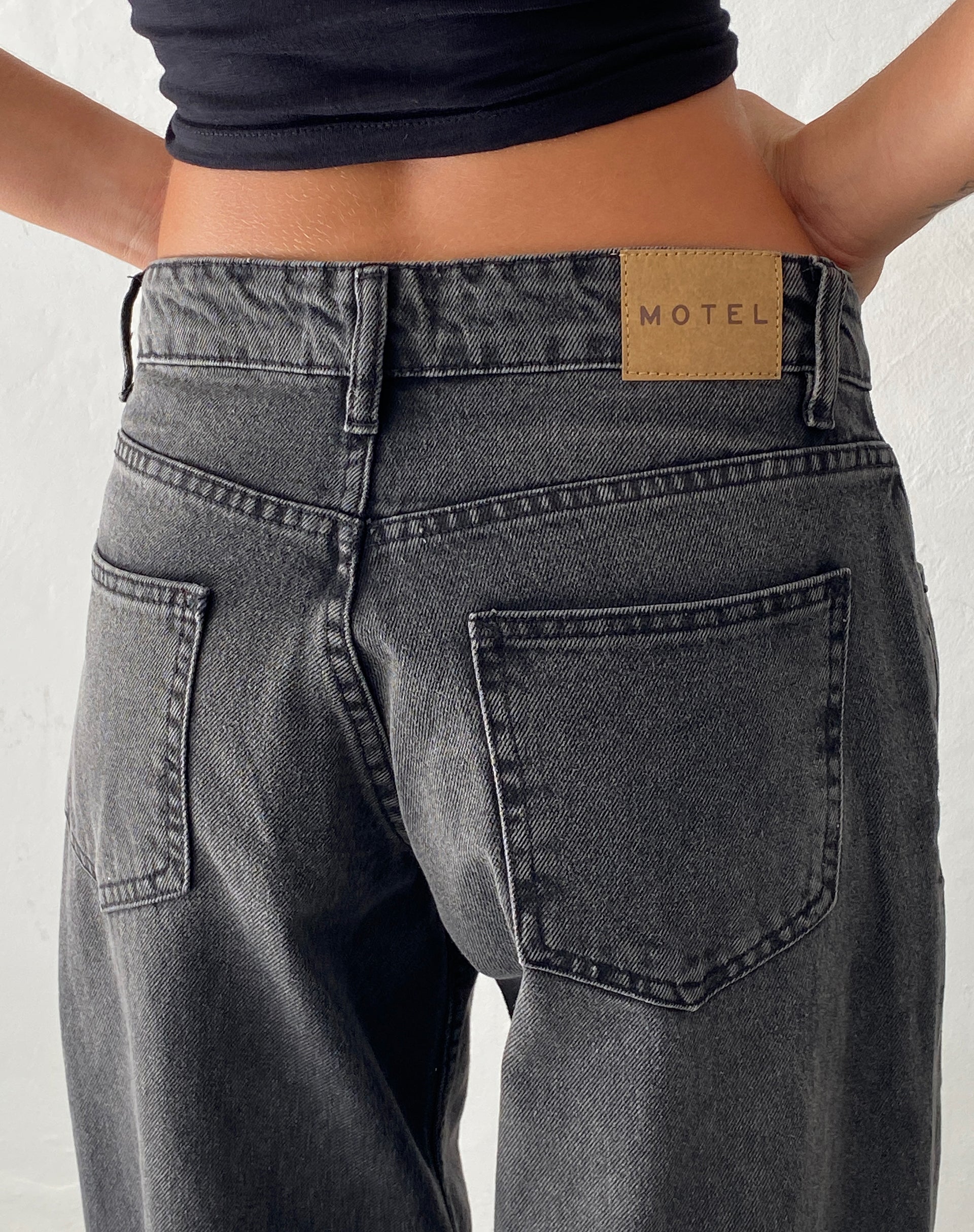 Immagine di Roomy Jeans extra larghi a vita bassa in nero lavato Grigio