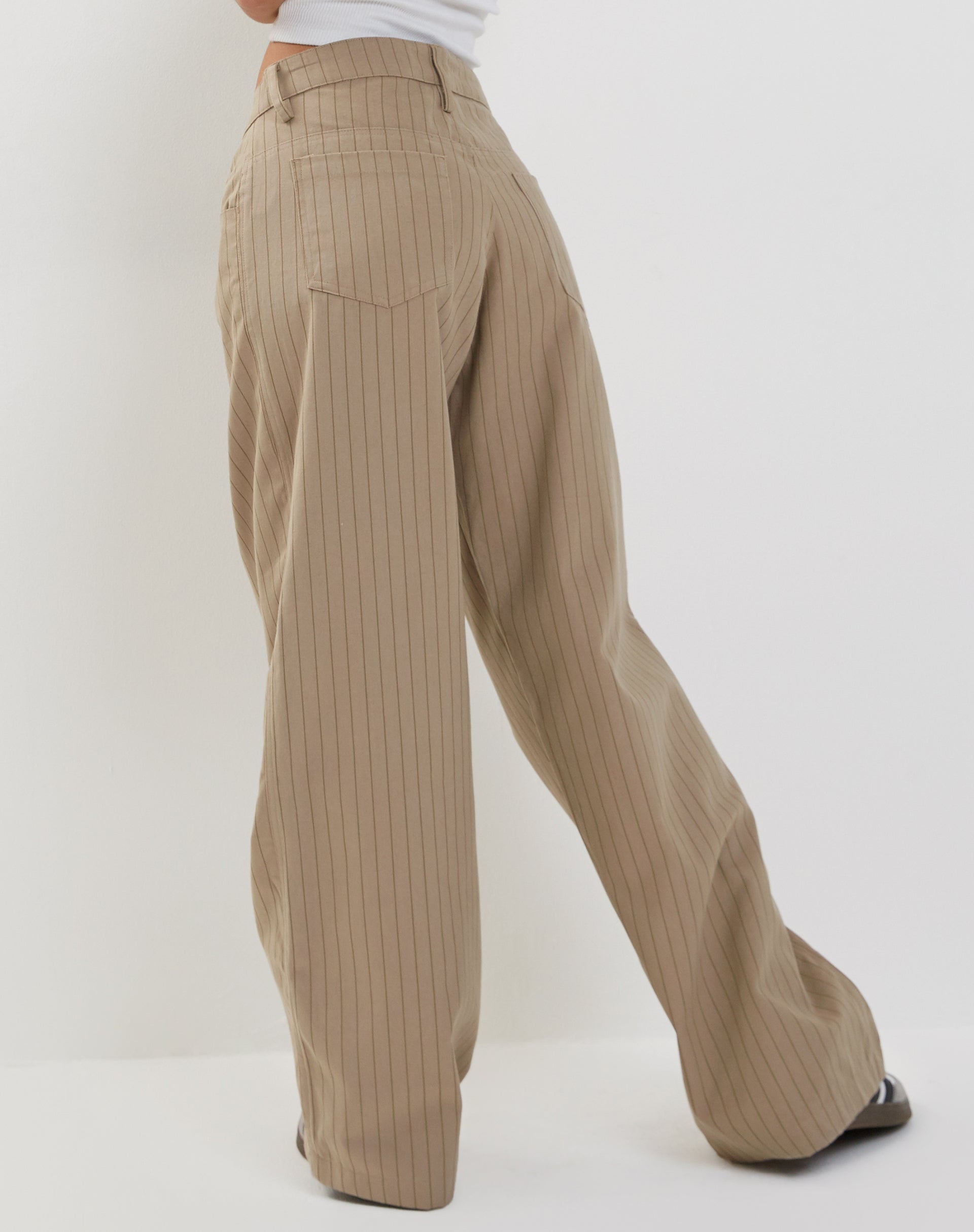 immagine dei pantaloni larghi a vita bassa Roomy Extra Wide in gessato Stone