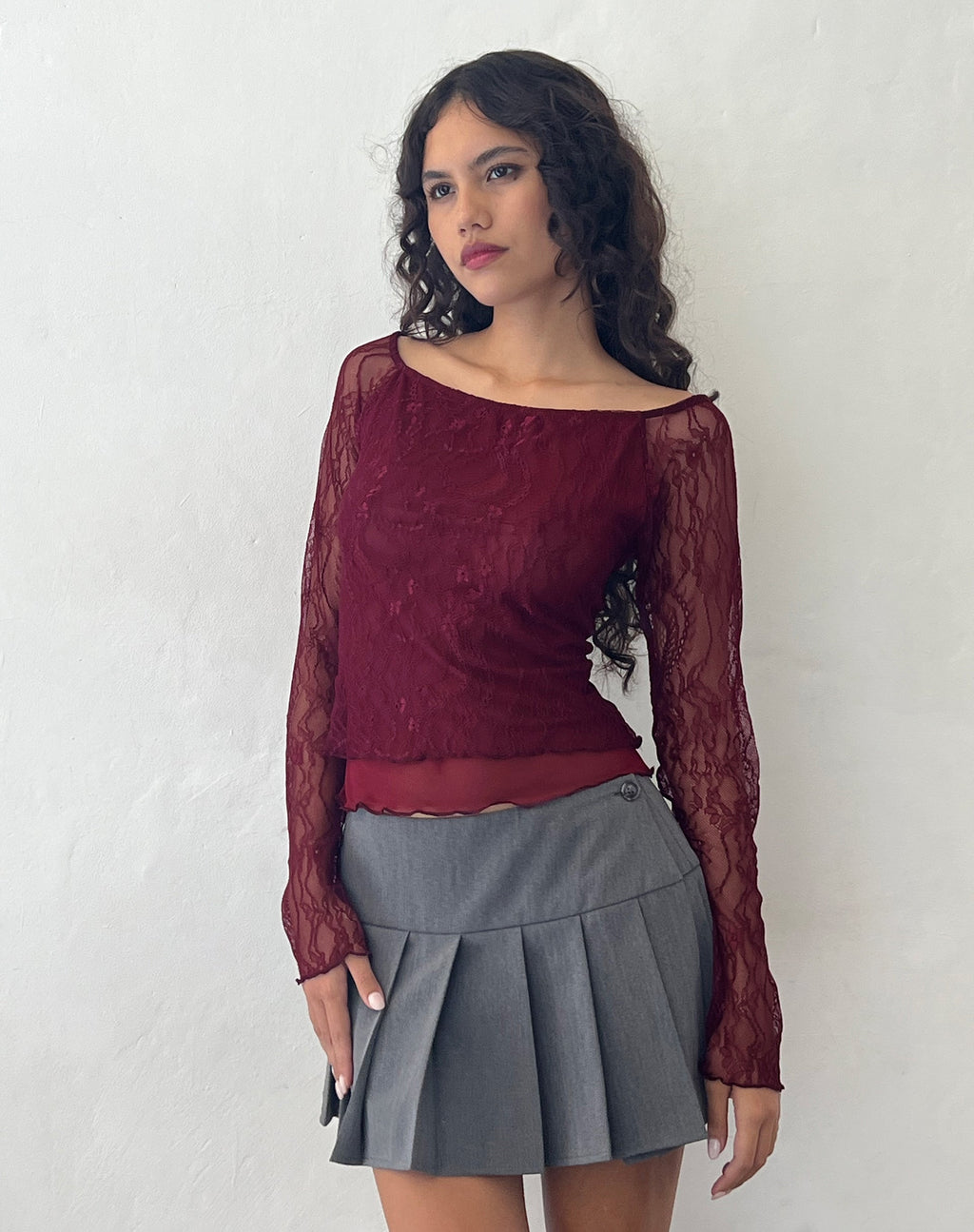 Top Rory a maniche lunghe in pizzo bordeaux
