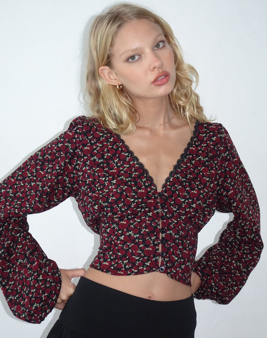 Top a maniche lunghe Rosani con stampa ditsy Rhoslyn scuro