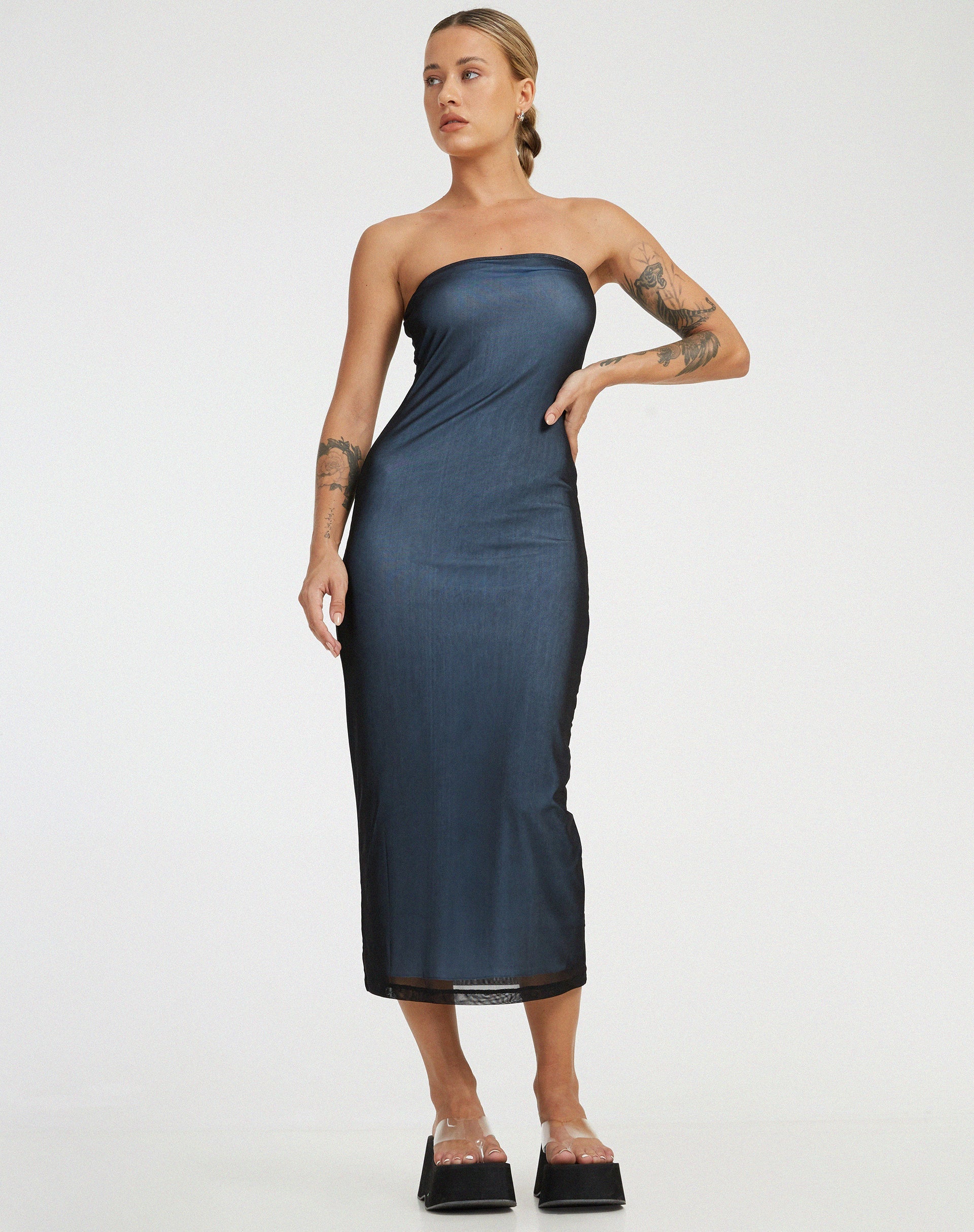 immagine di Rosbandi Midi Dress nero con fodera blu baby
