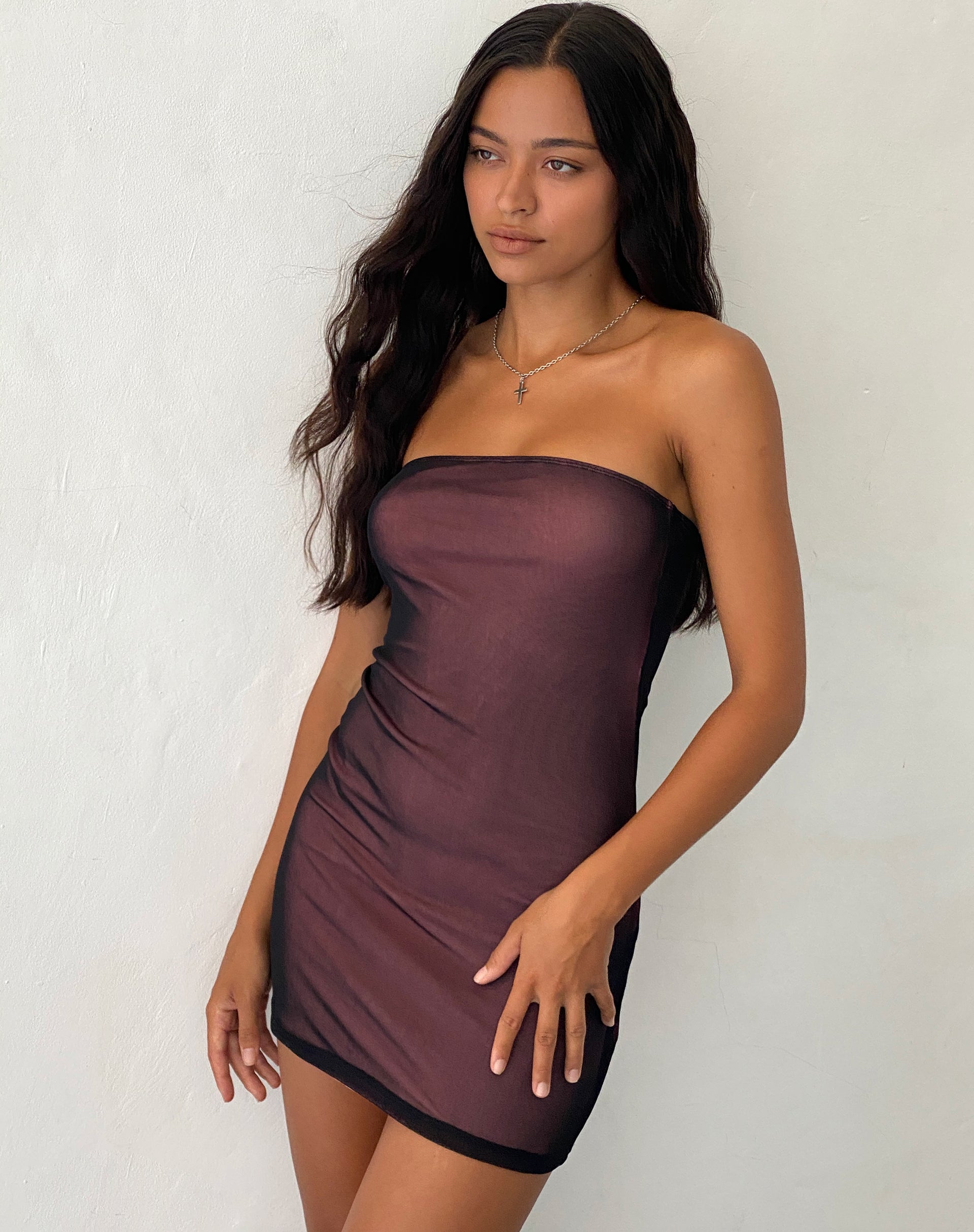 Immagine di Rowena Mini Abito a fascia in rete nero con fodera rosa