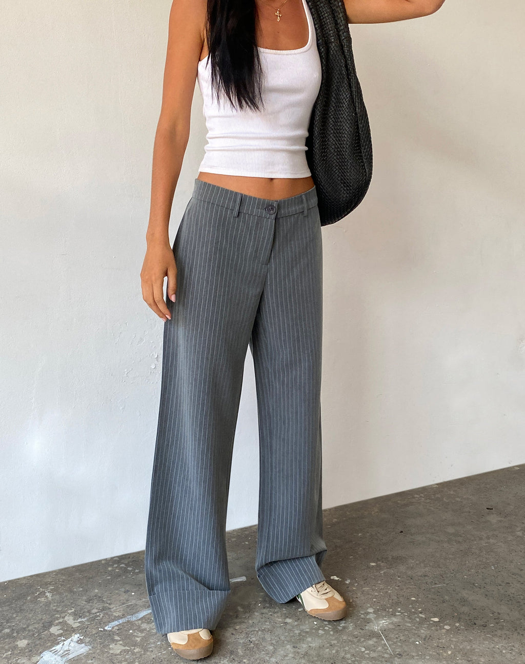 Pantaloni a vita bassa Abba in gessato grigio