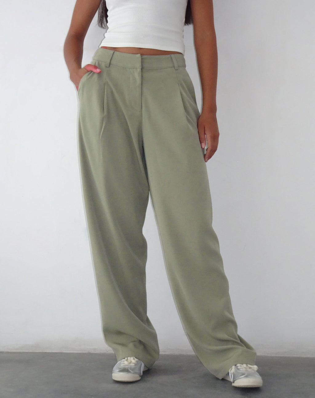 Sakaria - Pantalone a gamba larga in pietra salvia sartoriale