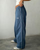 Immagine di Benton Jogger a gamba larga in blu con ricamo "M