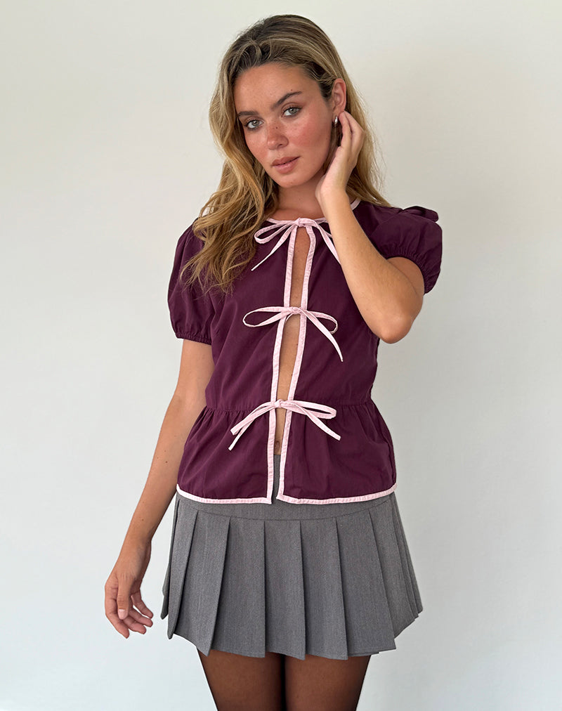 Camicetta Ryota tie front in color sangue di bue con rilegatura a dama rosa