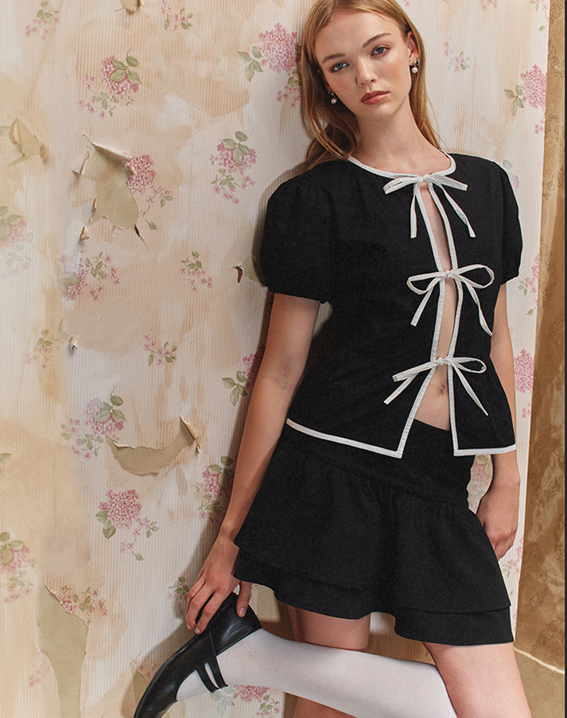 Immagine della camicetta Ryota Tie Front in nero con rilegatura bianca