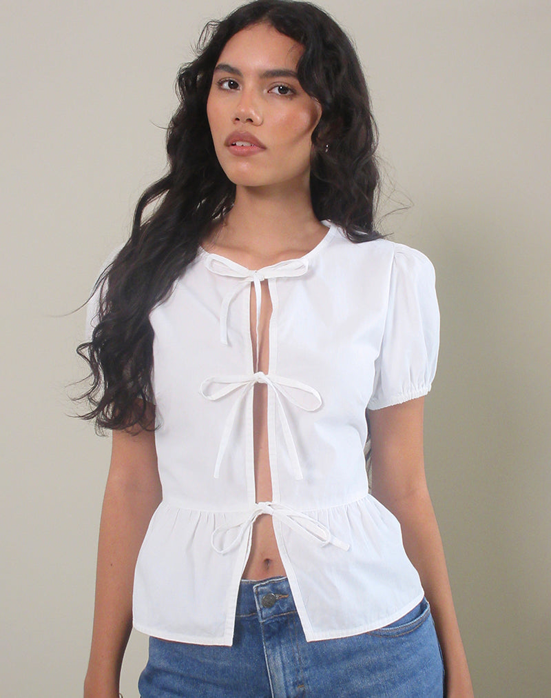immagine della camicetta Ryota Tie Front in bianco con rilegatura bianca