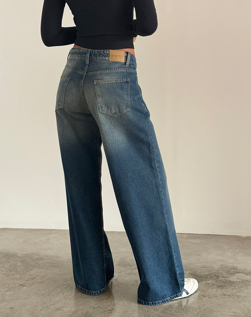 Immagine di Roomy Extra Wide Low Rise Jeans in Dark Vintage