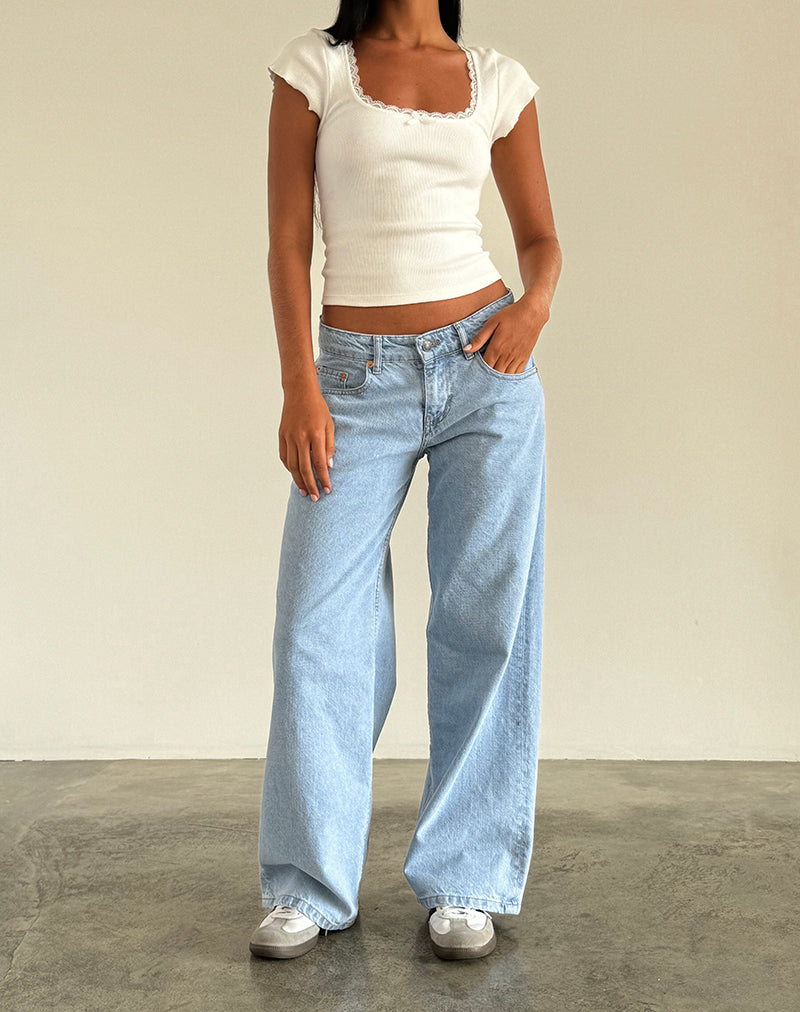 Immagine di Roomy Extra Wide Low Rise Jeans in Light Wash Blue