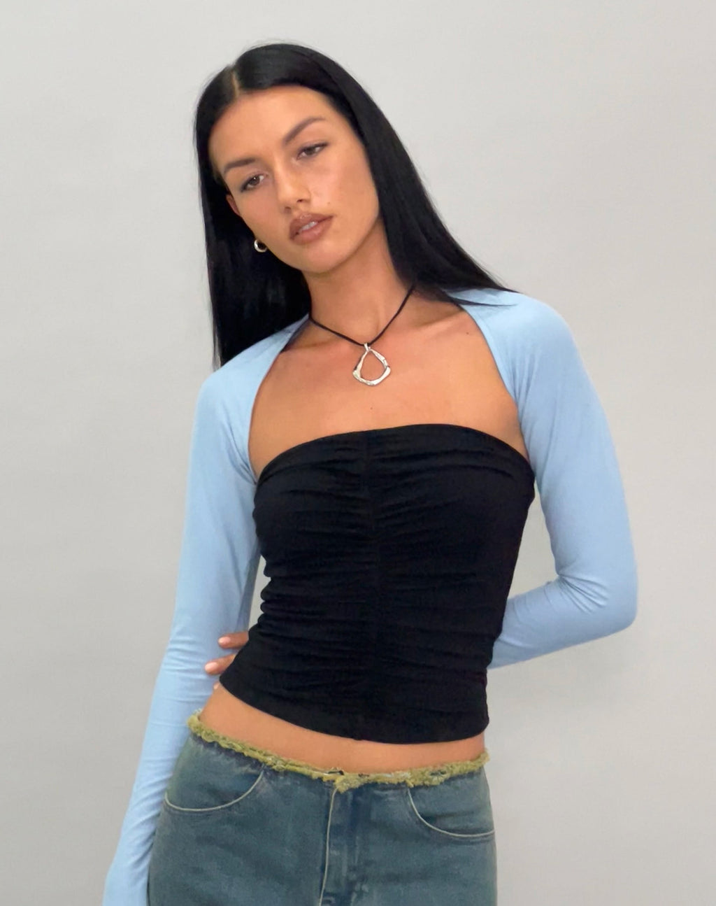 Top a fascia increspato Sajna in nero