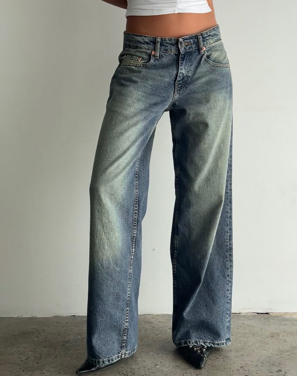 Jeans larghi extra a vita bassa in blu estremo verde
