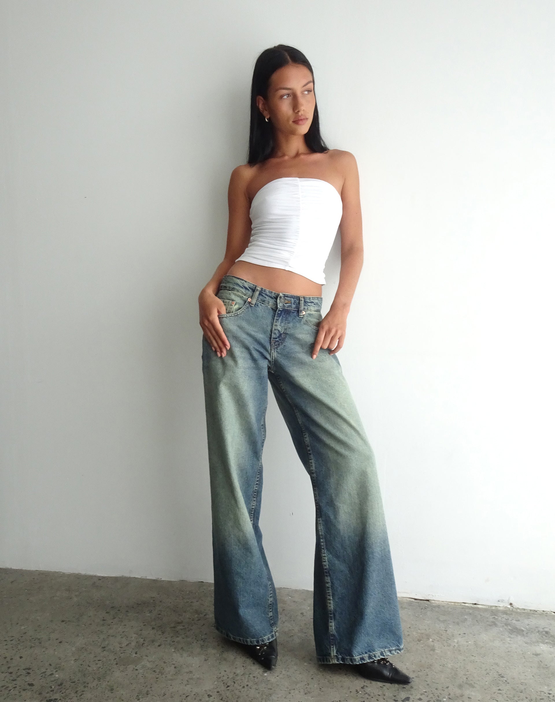 Immagine di Roomy Extra Wide Low Rise Jeans in Extreme Blue Green