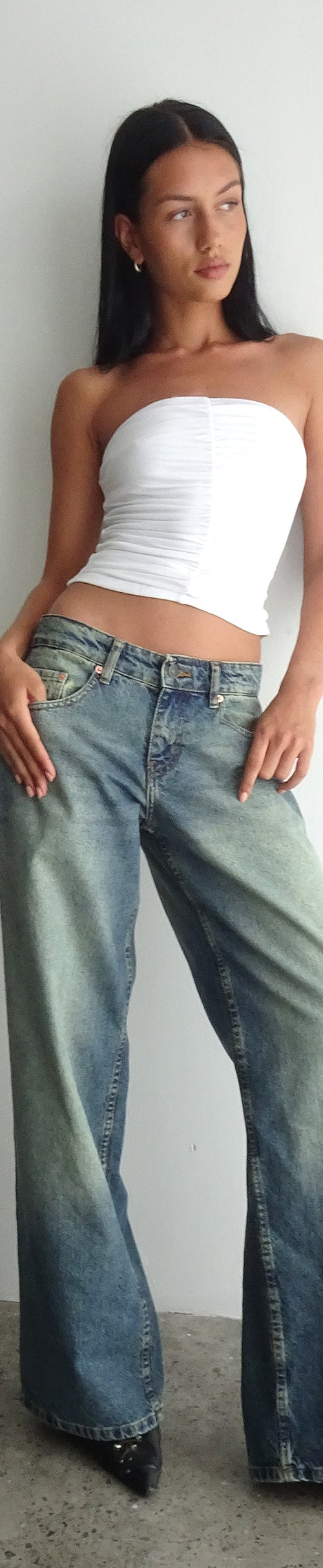 Immagine di Roomy Extra Wide Low Rise Jeans in Extreme Blue Green