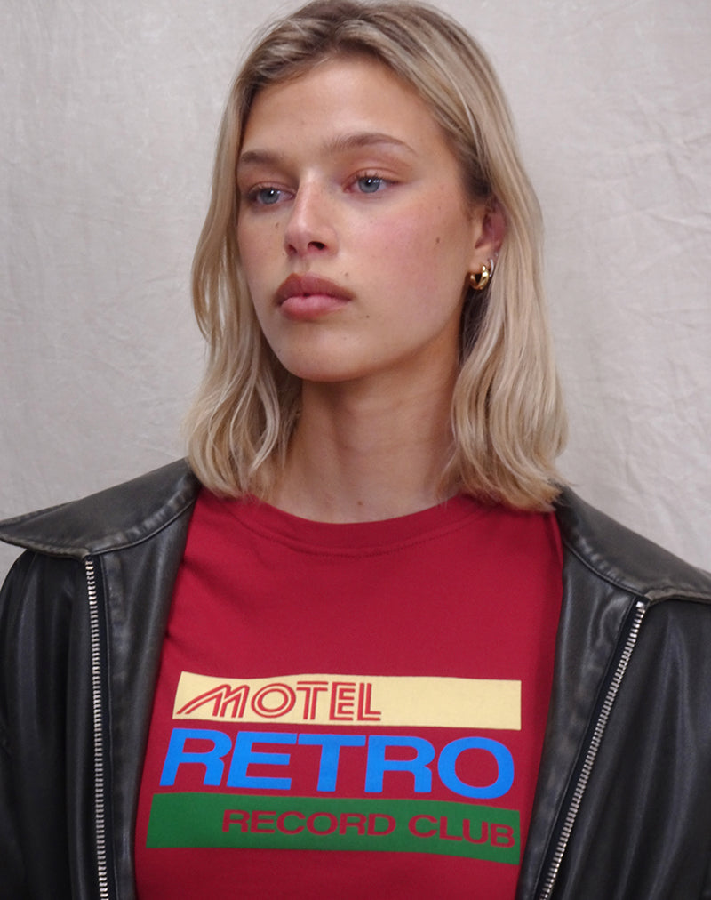 Immagine di Saki Tee in rosso adrenalinico con motivo Motel Retro Club