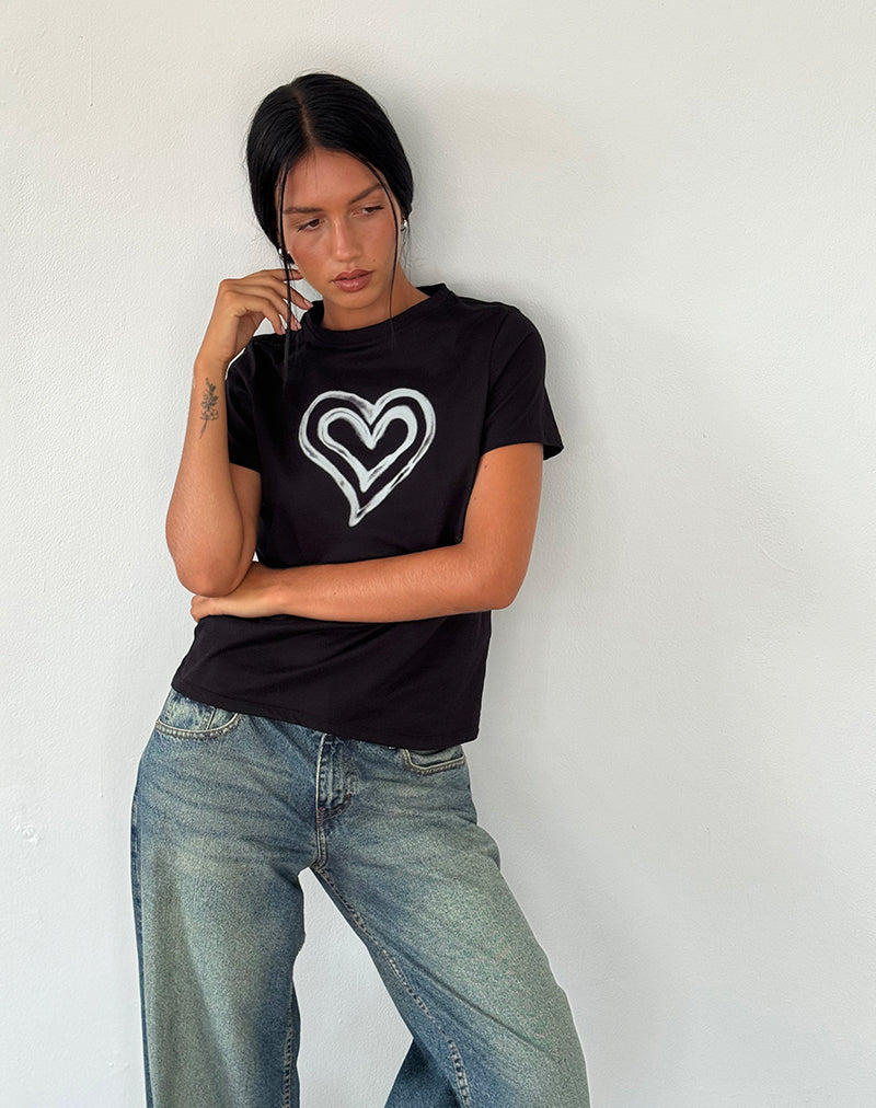 Immagine di Saki Tee in nero con tintura Love Tie Dye