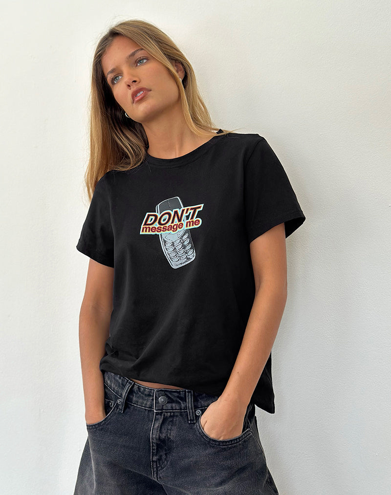 Saki Tee in nero con grafica Don't Message Me