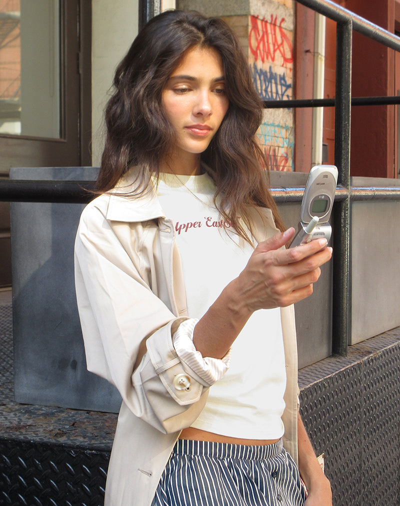 Immagine di Saki Tee in avorio con stampa Upper East Sider