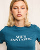Immagine di Saki Tee in blu mediterraneo con lo slogan She's Fantastic