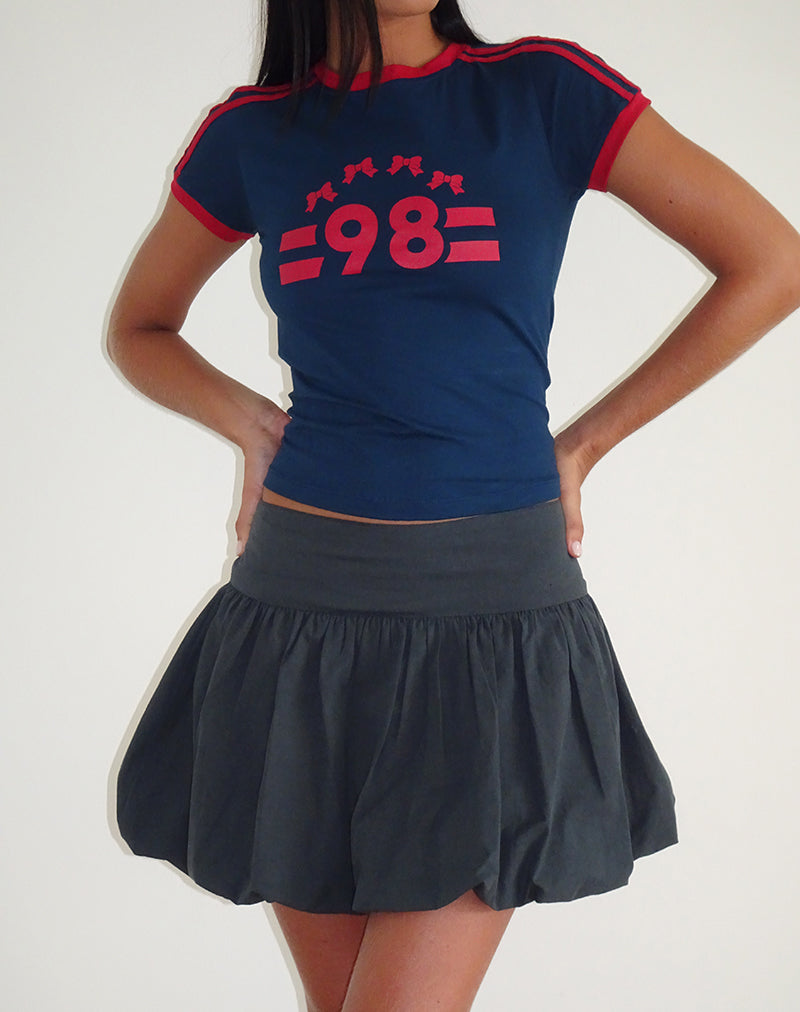 Salda Tee in Navy con bordino rosso Adrenaline e scritta '98'.