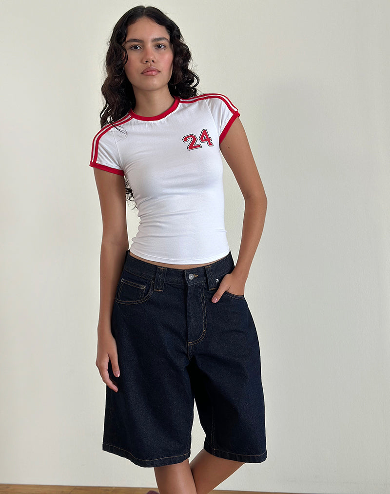 Immagine di Salda Tee in bianco con rilegatura rosso tango