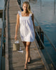 Immagine di Sanaly Mini Dress in bianco con Babylock Navy