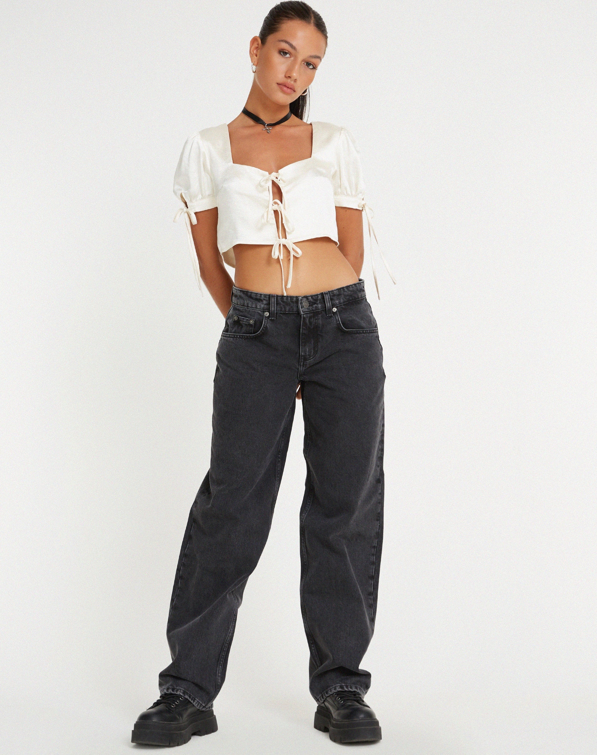 Immagine di Sanura Tie Up Crop Top in raso avorio