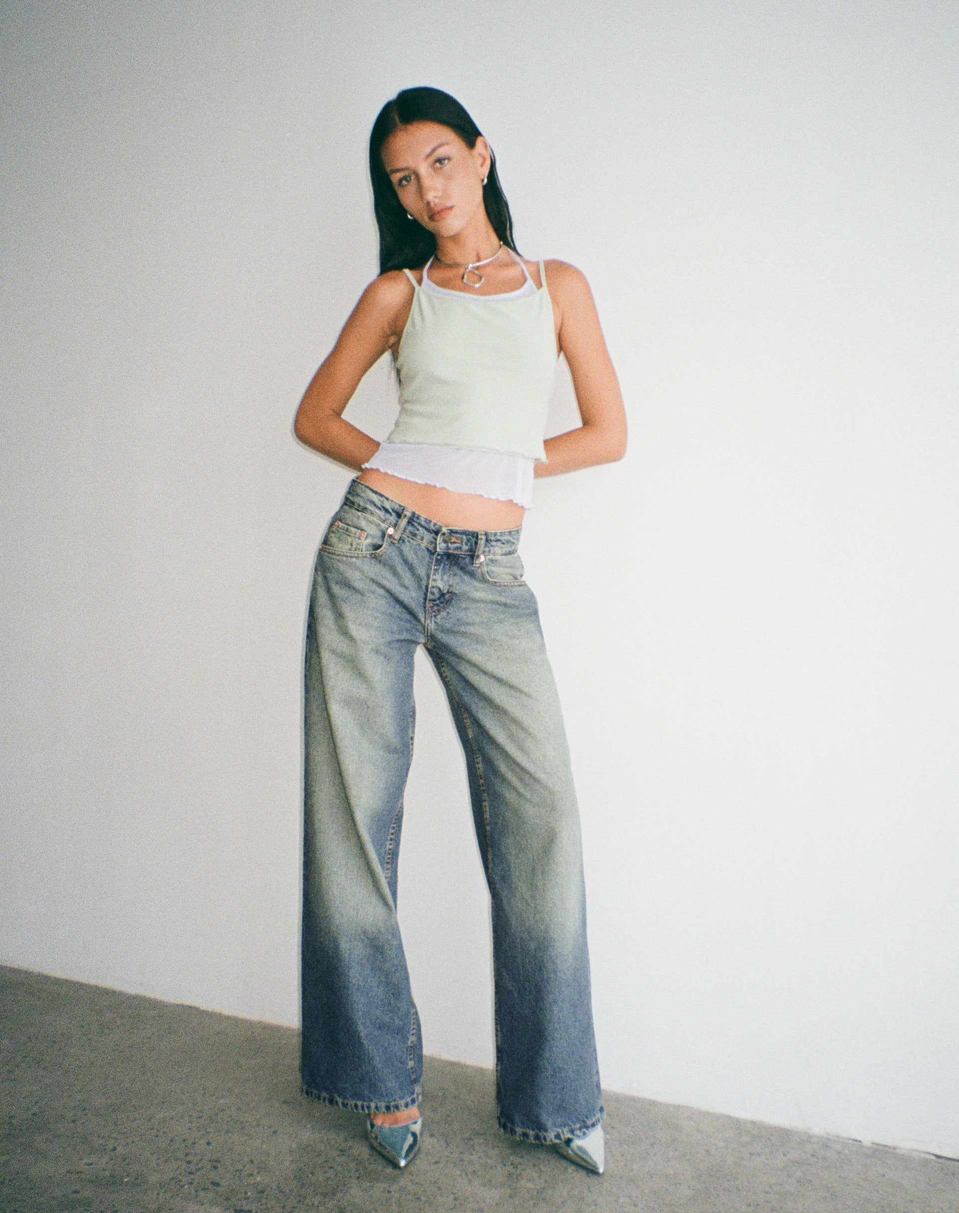 Immagine di Roomy Extra Wide Low Rise Jeans in Extreme Blue Green