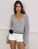 Immagine di Saroya Plunge Wrap Top in maglia grigia