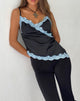 immagine di Satima Cami Top nero con pizzo blu