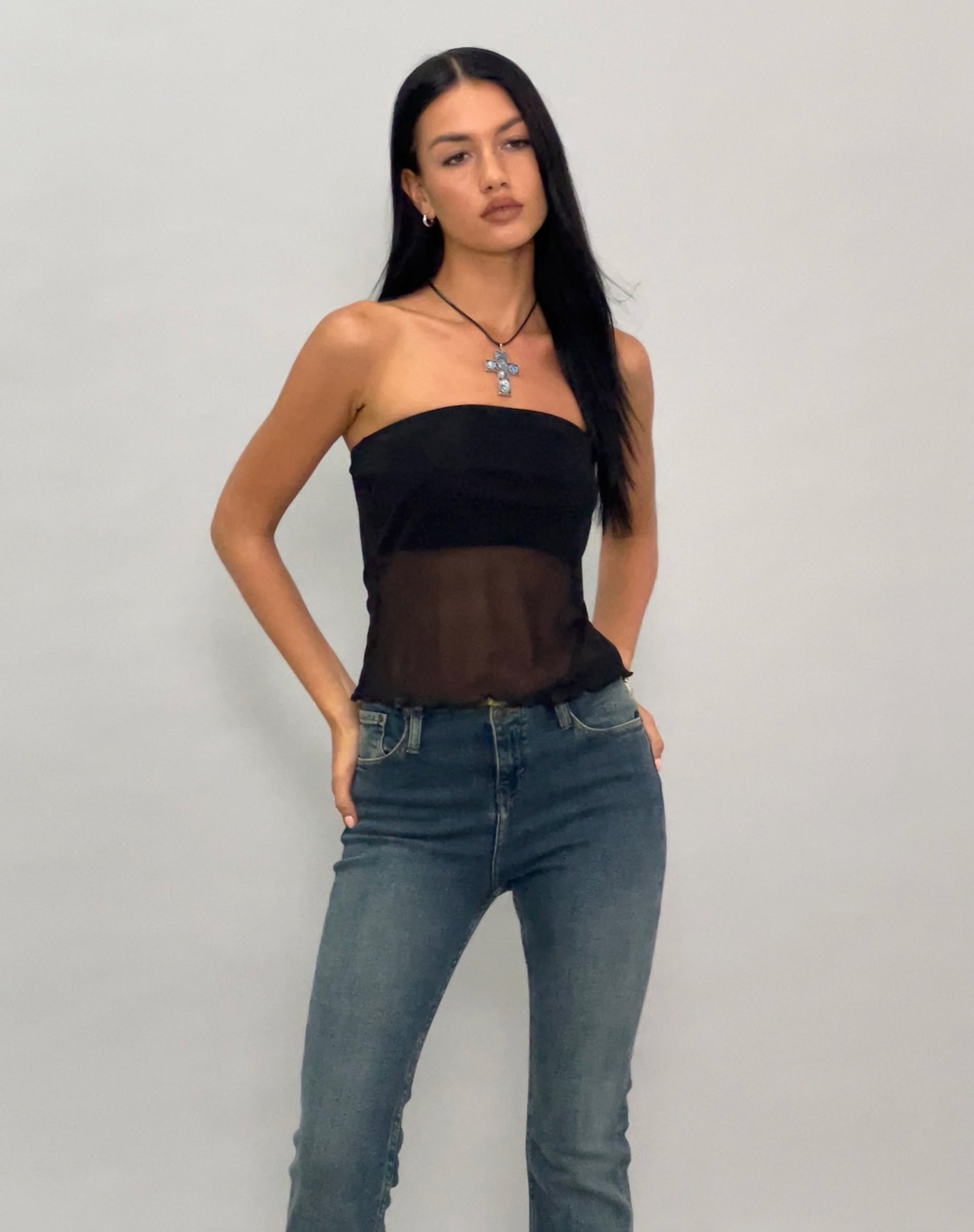 Immagine di Saturi Mesh Longline Bandeau Top in nero