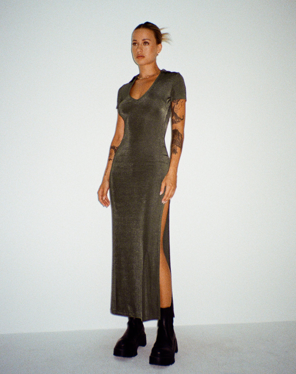 Maxi abito Savita in oliva scura